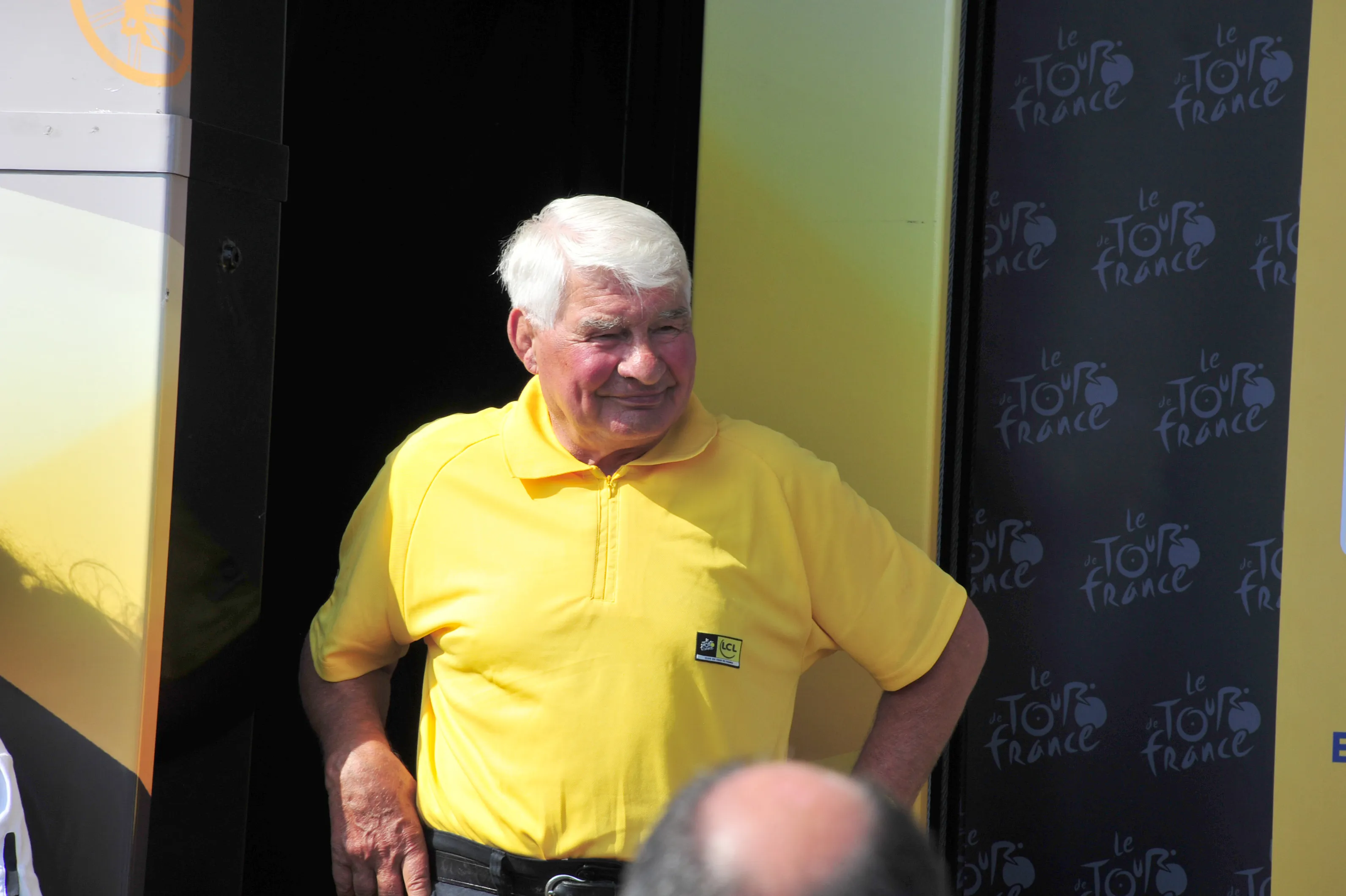 Estátua de homenagem ao falecido grande Raymond Poulidor no topo da subida do Pla d'Adet