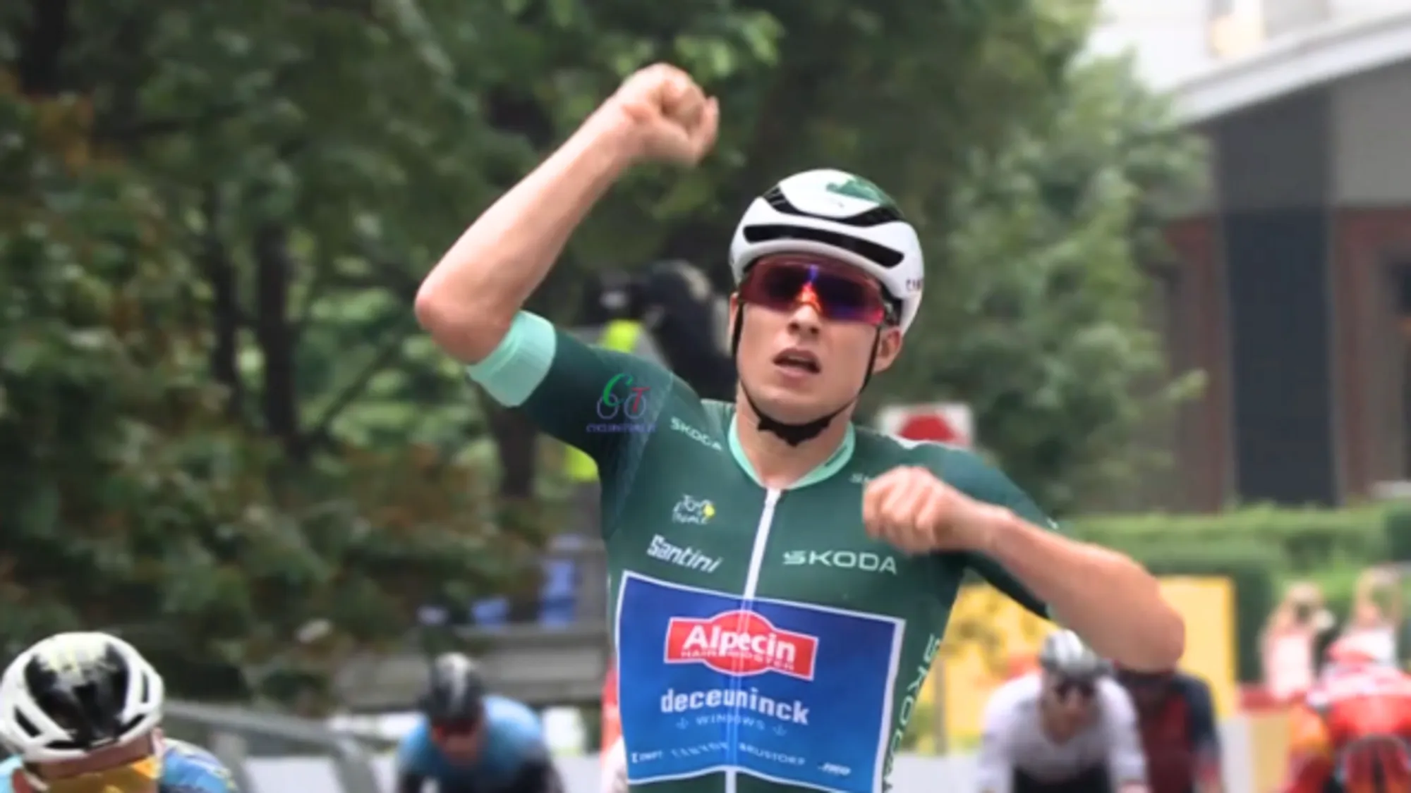 VIDEO: Tadej Pogacar caught in final few hundred metres as Jasper Philipsen sprints to victory in Singapore