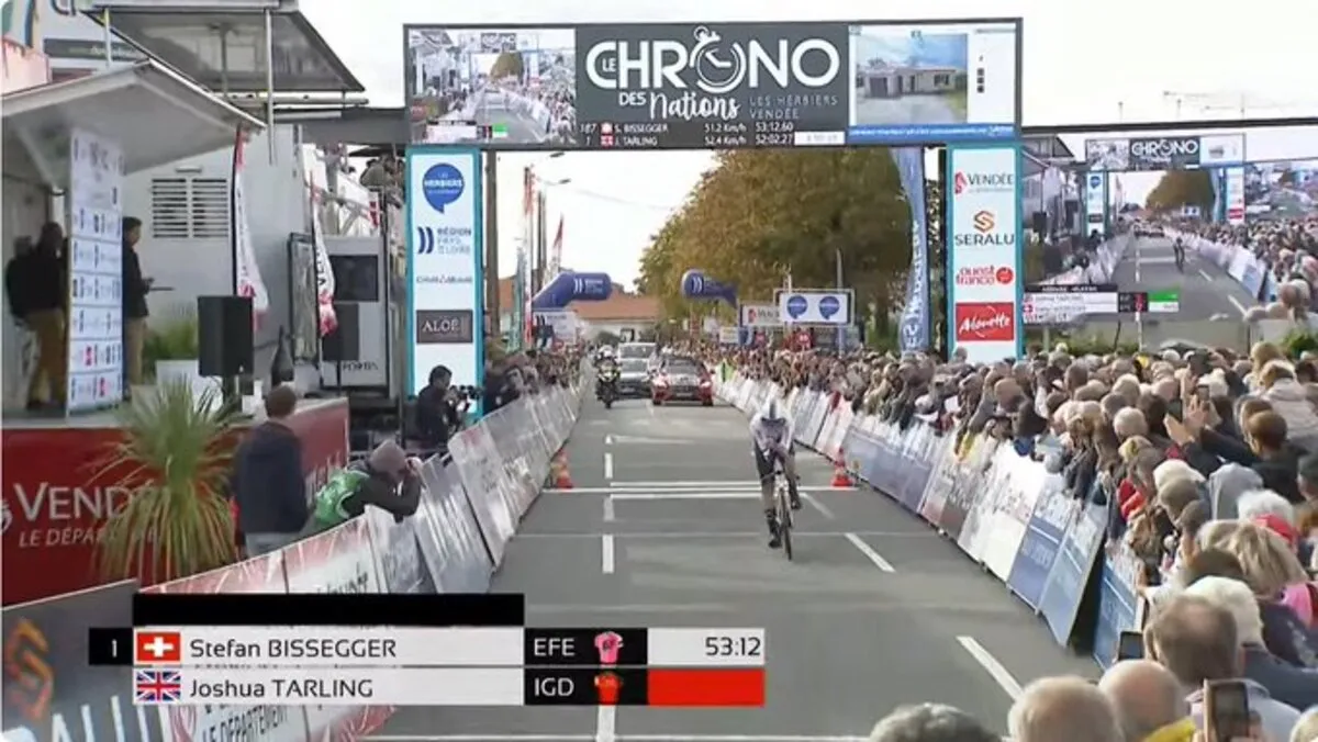 VÍDEO: Joshua Tarling vence no Chrono des Nations, derrotando o campeão mundial Remco Evenepoel