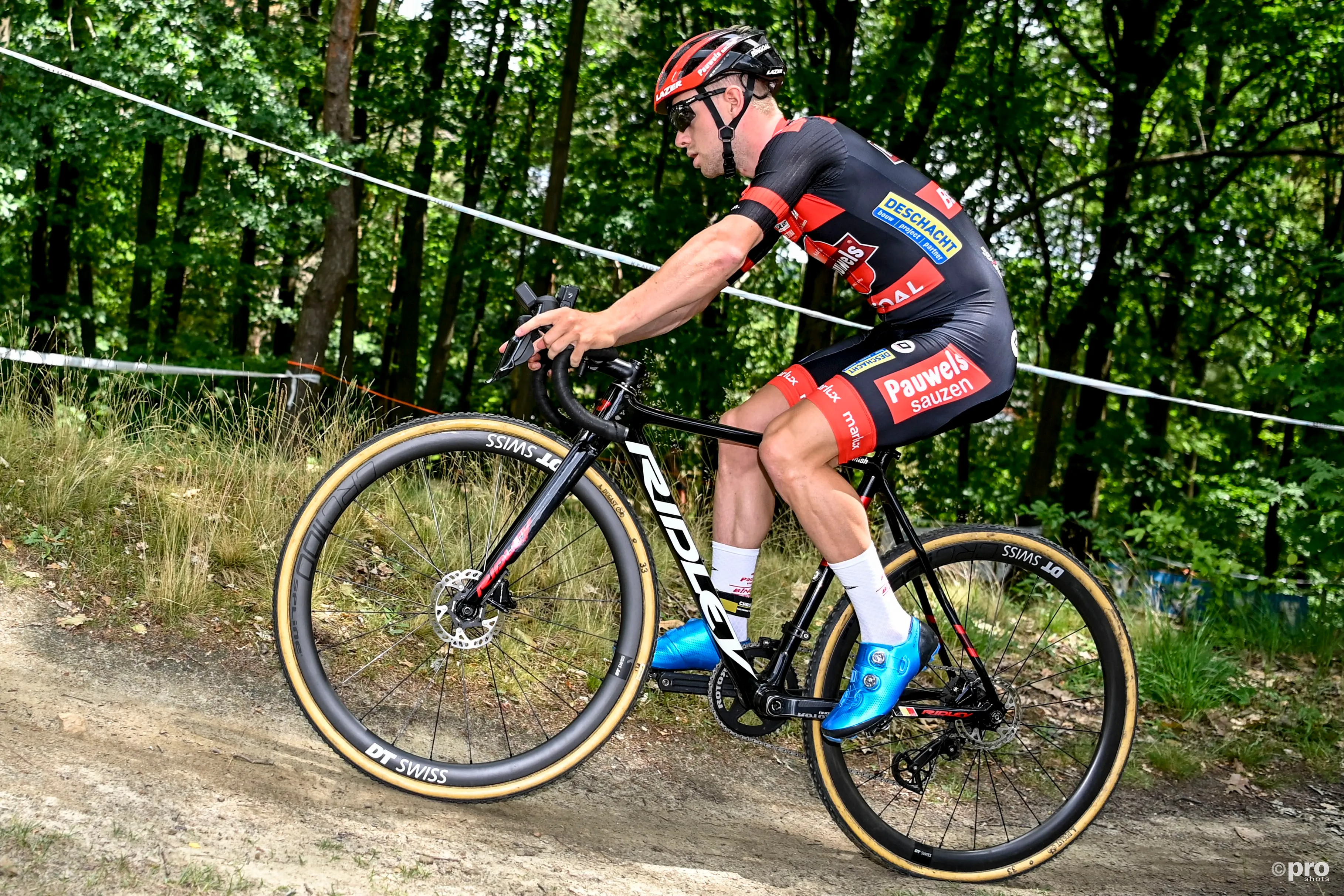 Uma aperto de sapato partido custou a Eli Iserbyt a oportunidade de vencer a Taça do Mundo de Ciclocrosse: "Depois disso, foi difícil recuperar"