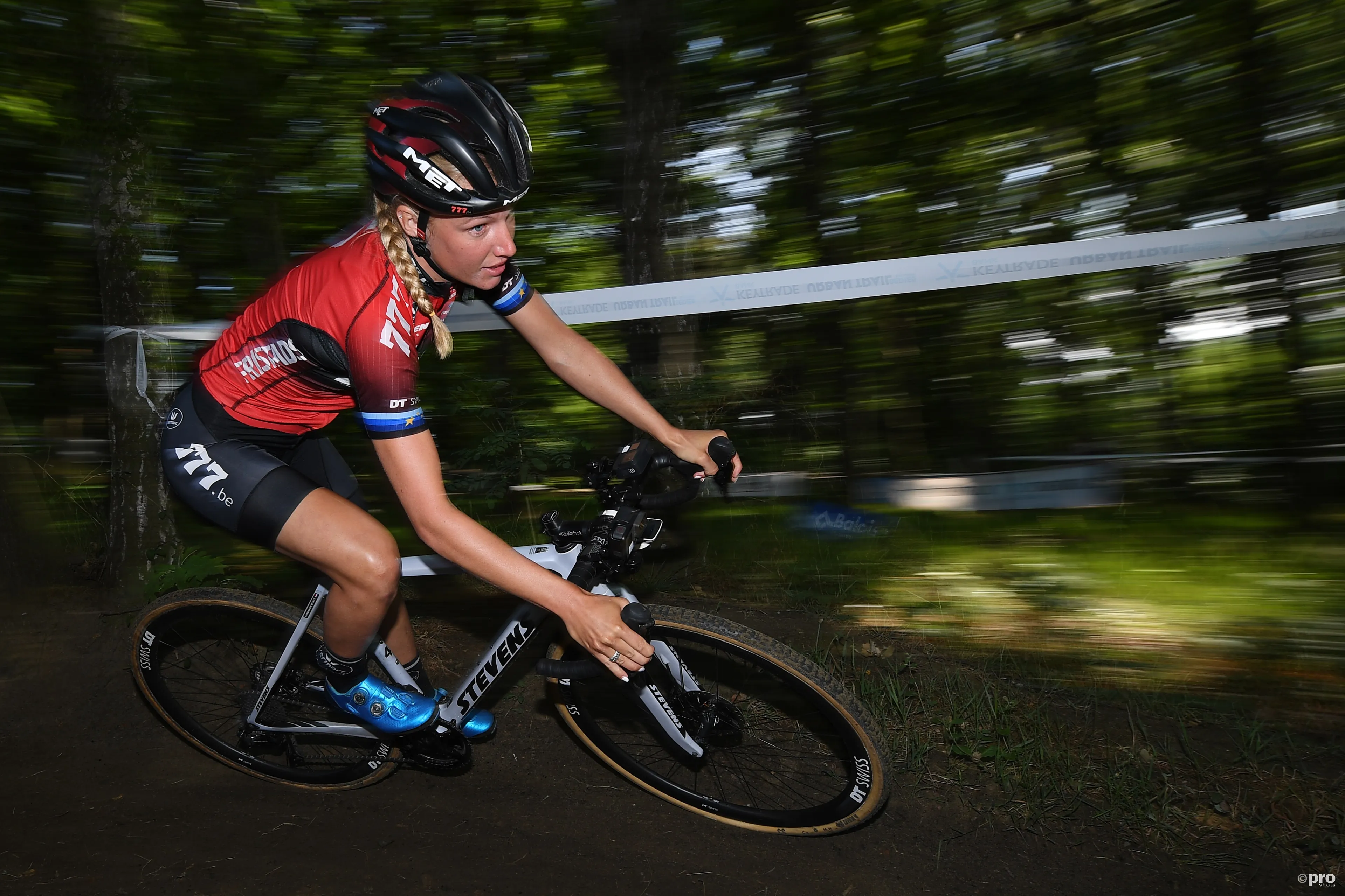 "Cometi um erro e ela afastou-se" - Annemarie Worst explica o segundo lugar atrás de Ceylin del Carmen Alvarado no Superprestige Ruddervoorde