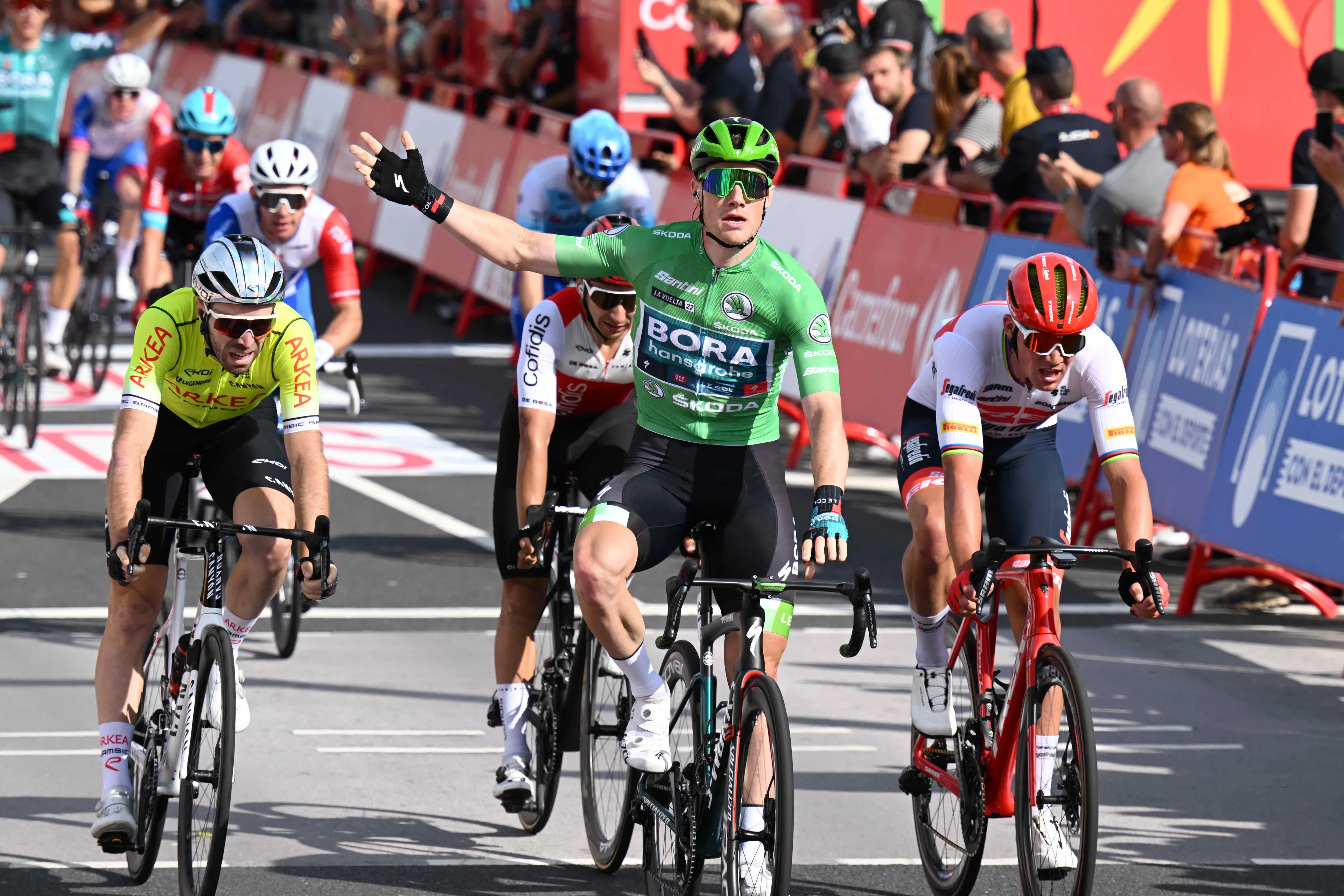 Sam Bennett encontra uma nova casa ao tornar-se o novo sprinter principal da equipa Decathlon AG2R La Mondiale