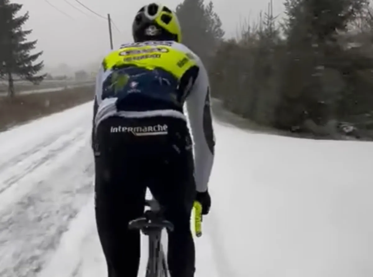 VÍDEO: Madis Mihkels treina no inverno e faz um passeio na neve na Estónia
