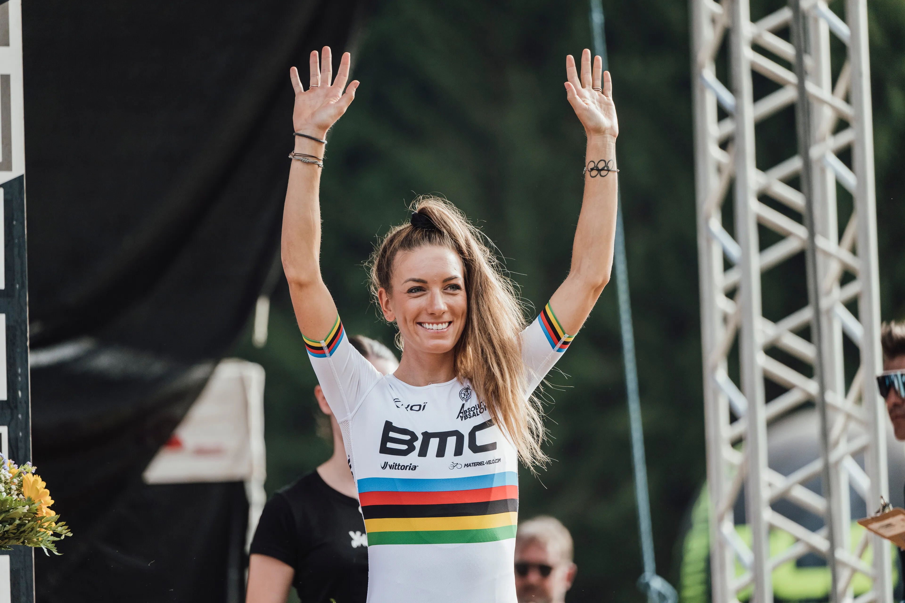 Dylan van Baarle e Pauline Ferrand-Prévot triunfam numa corrida de BTT em duplas, na exótica Curaçau.