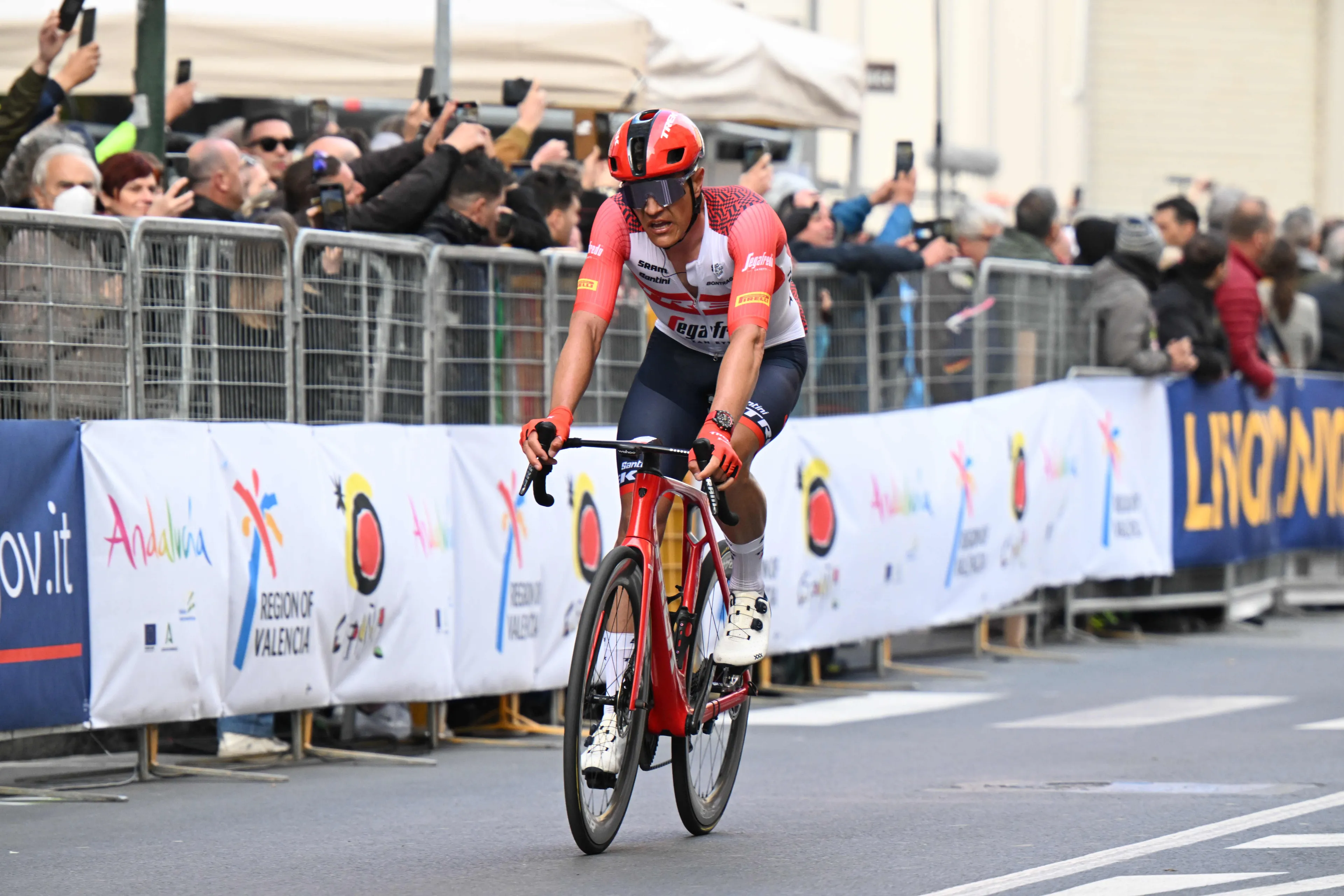 Só poderão estar 90 ciclistas à partida da corrida dos Jogos Olímpicos de Paris e Jasper Stuyven é bastante critico: "Só para o tornar igual ao pelotão feminino... Temos de fazer 290 km com 90 ciclistas"