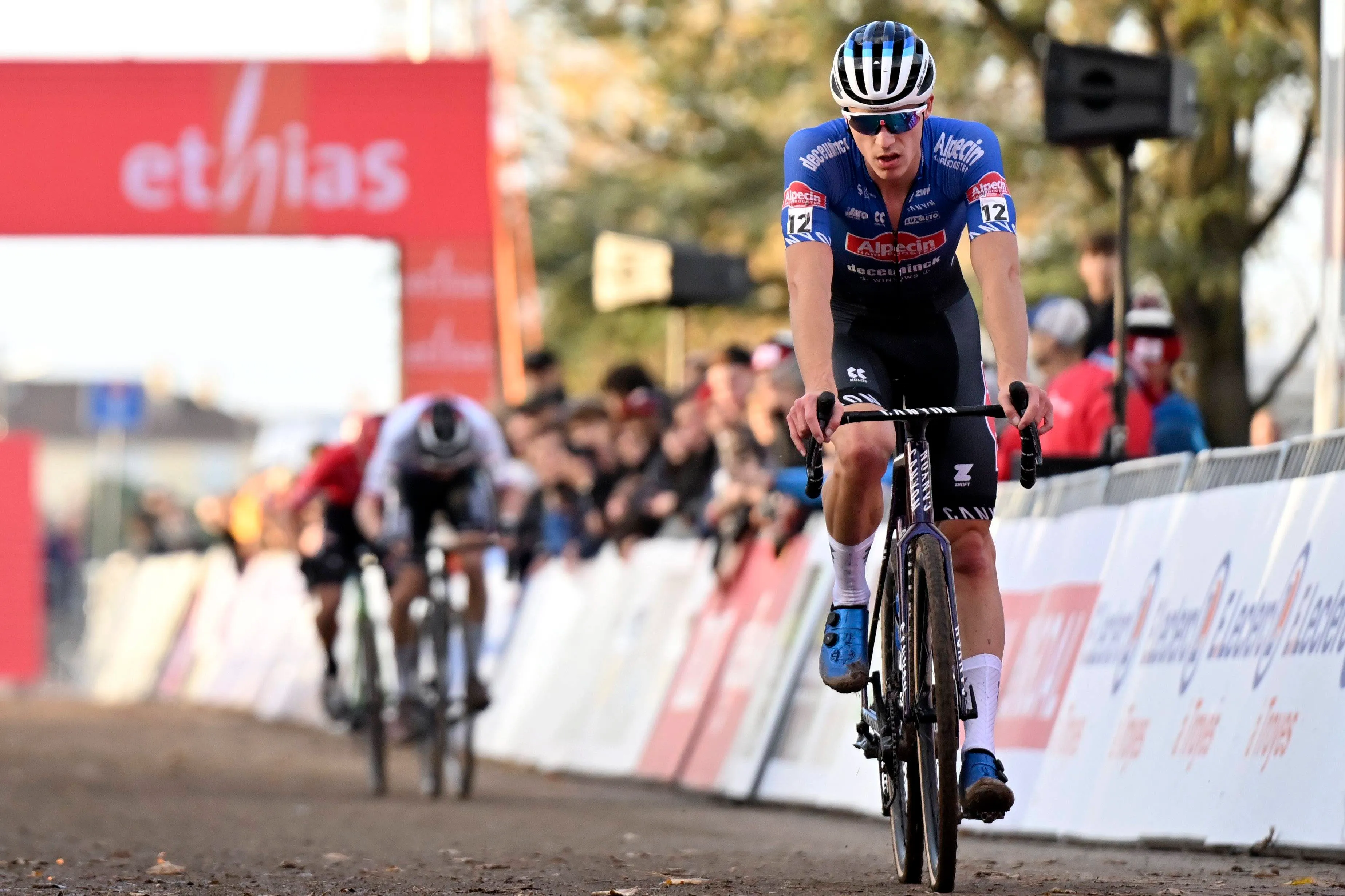 Niels Vandeputte satisfeito com o terceiro lugar em Exact Cross Mol: "Penso que muitos ciclistas têm inveja de mim por poder partilhar o pódio com Mathieu e Wout"