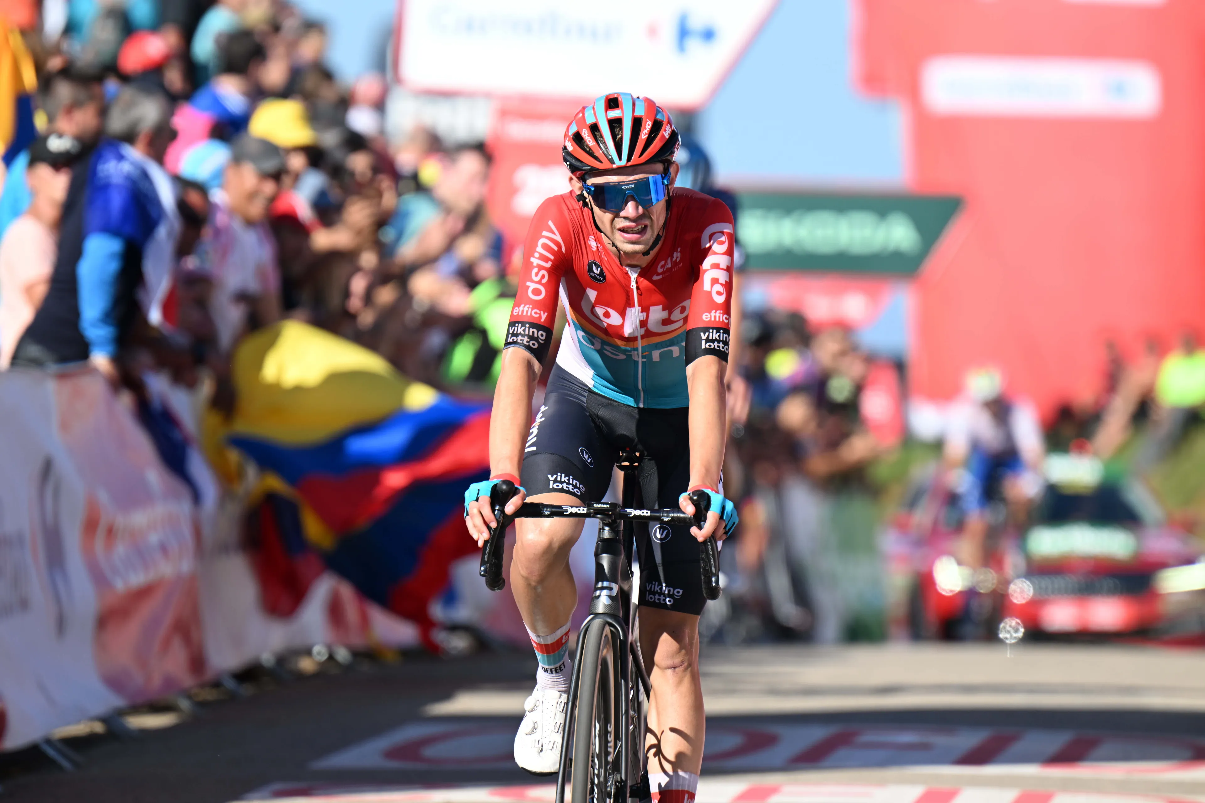 Team Visma | Lease a Bike allegedly attempted a "Uijtdebroeks" with Andreas Kron