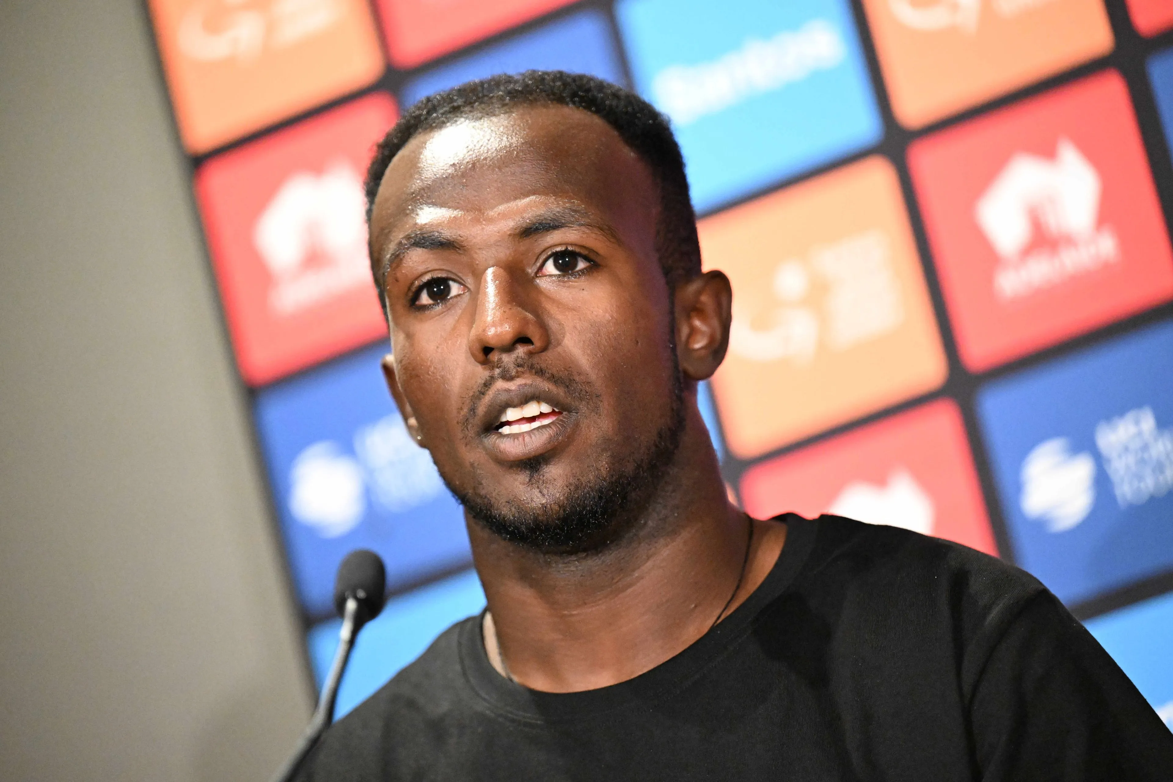 Biniam Girmay vê uma oportunidade na Volta à Flandres: "Todo o pelotão vai ficar contente por Tadej Pogacar não participar"