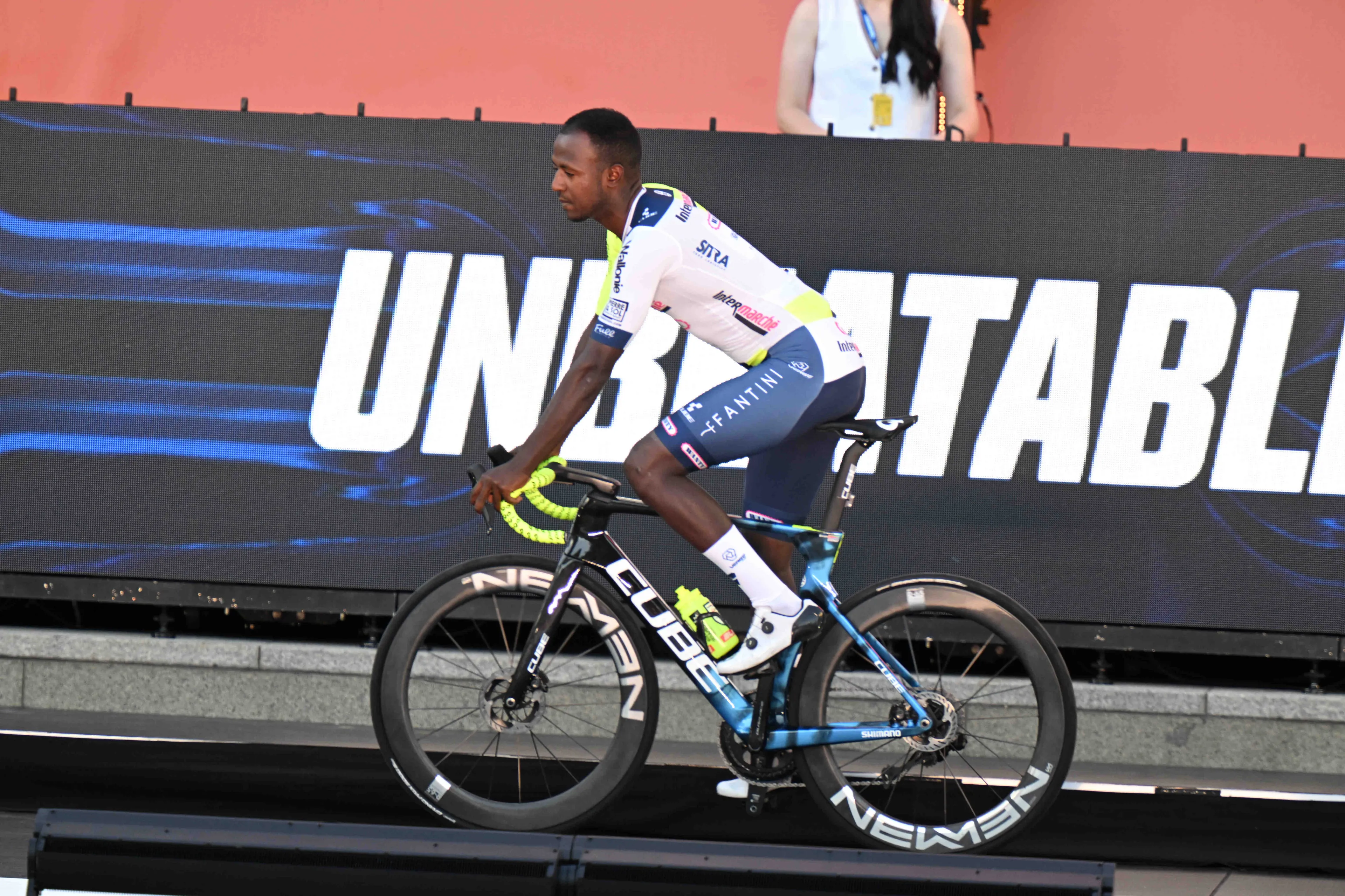 "My wheel was suddenly no longer straight and I lost a lot of speed" - Clash with Julian Alaphilippe costs Biniam Girmay a result
