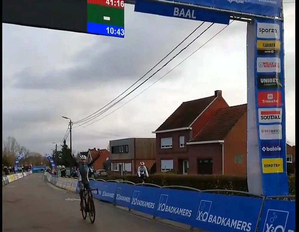 VÍDEO: Fem van Empel aparece no final dos juniores no X2O Trofee em Baal