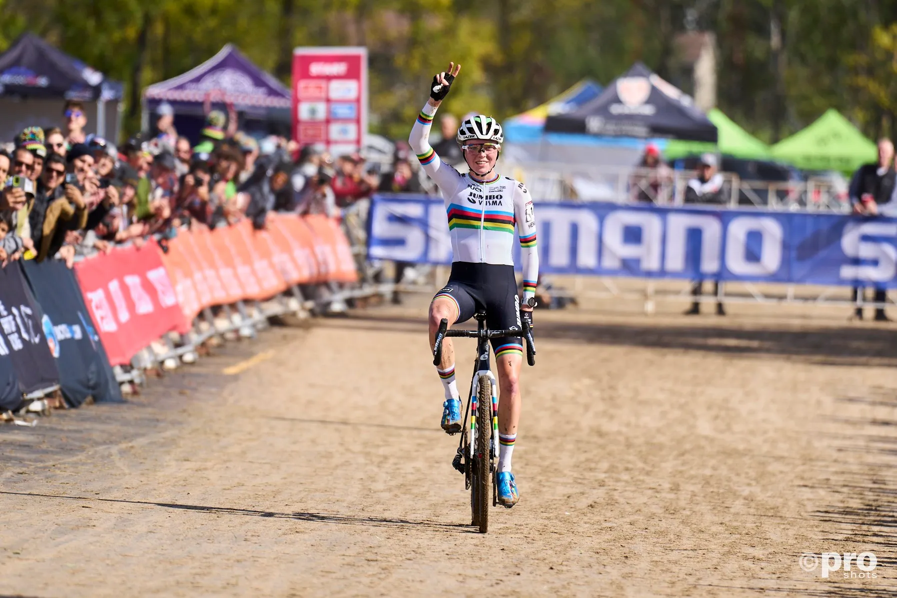 O Boxing Day pertence a Fem van Empel! A campeã do mundo vence a solo na Taça do Mundo de Gavere