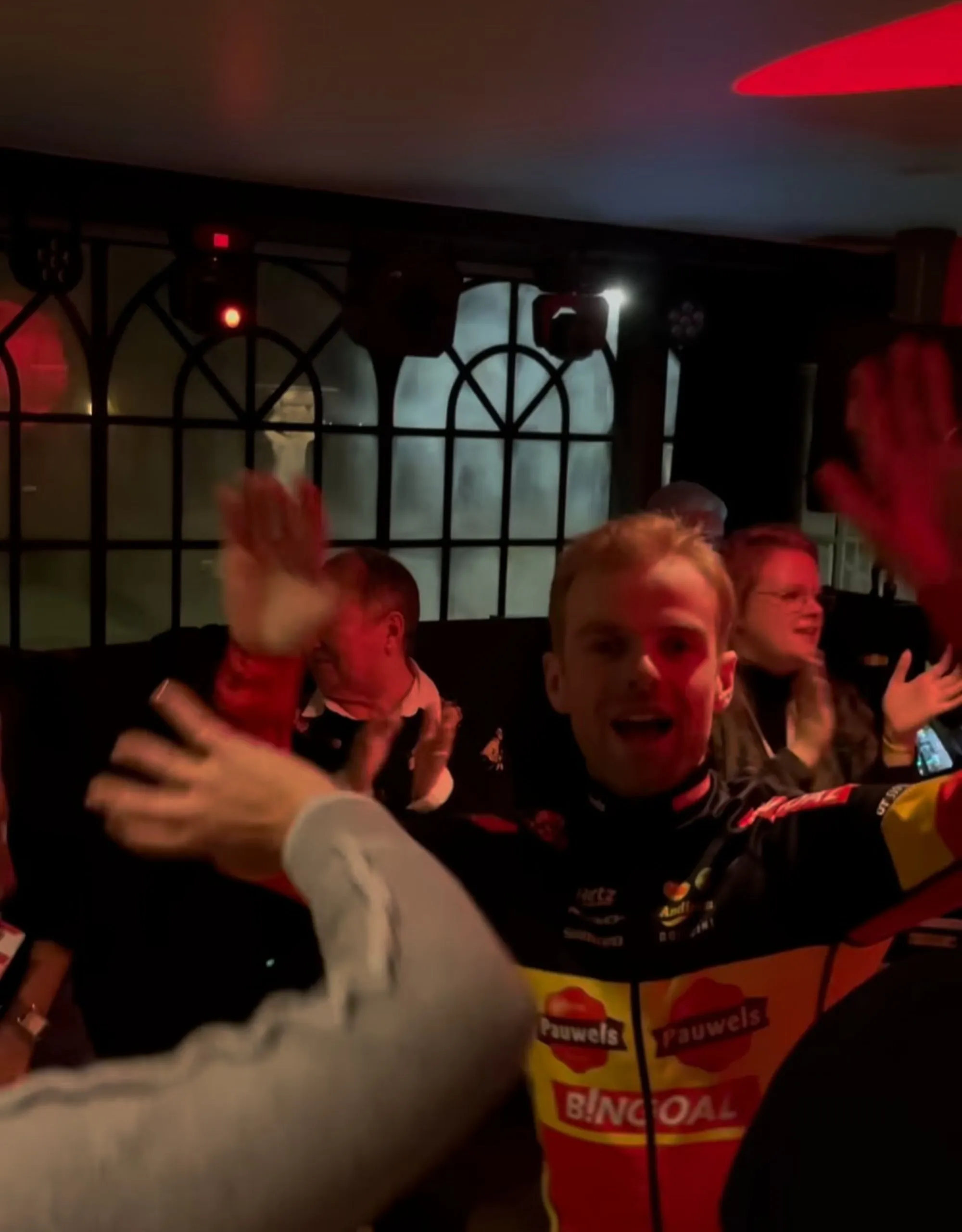 VÍDEO: Cenas épicas de celebração para Eli Iserbyt após a vitória no Campeonato Nacional Belga