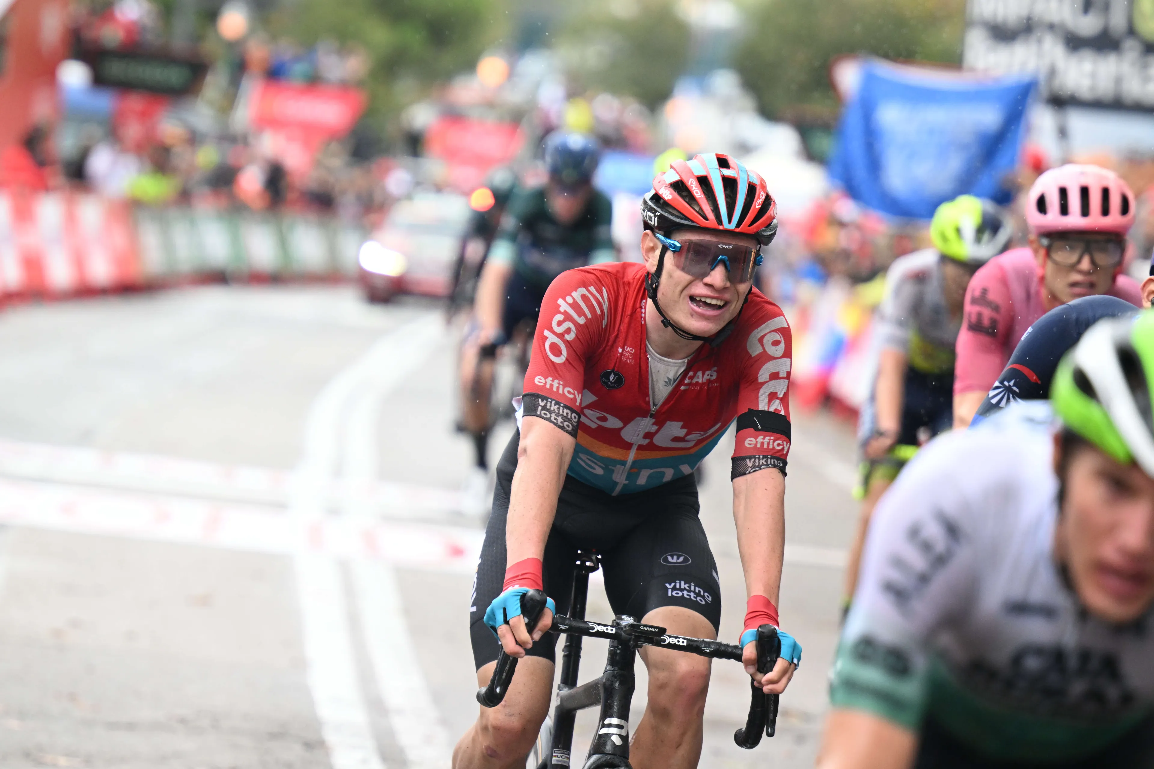 Lennert Van Eetvelt quer a Volta a Espanha depois do sucesso no UAE Tour: "Cada vez mais belgas têm ambições nas Grandes Voltas"