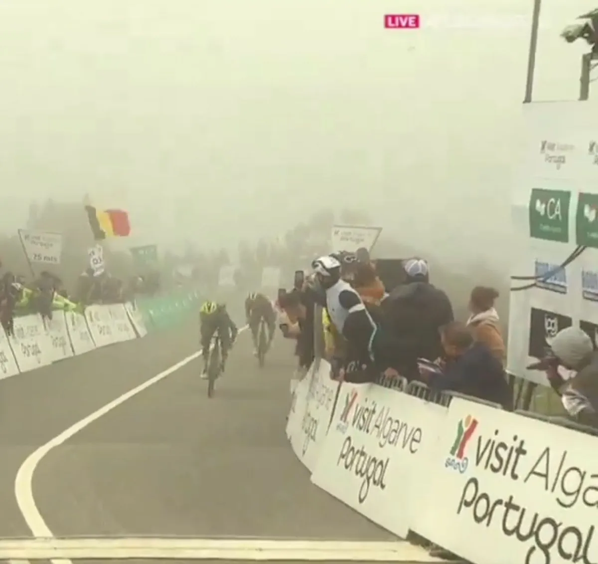 Volta ao Algarve: Daniel Martínez ultrapassa Remco Evenepoel e vence no Alto da Foia com António Morgado às portas do top 10