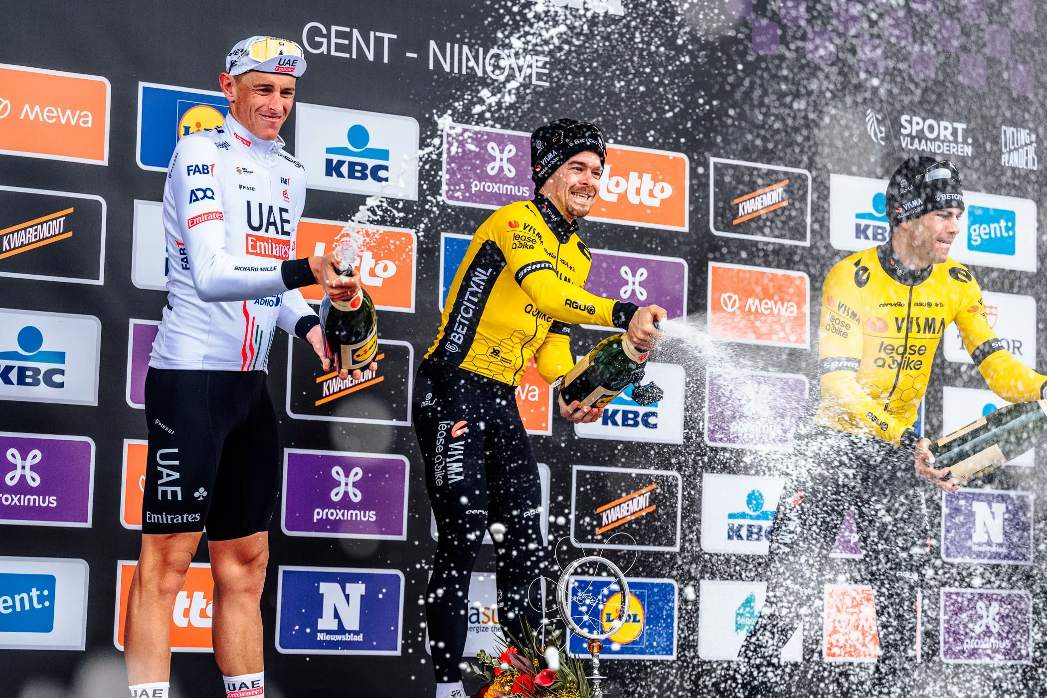 See the final startlist of Omloop Het Nieuwsblad 2025 right here including Wout van Aert, Tom Pidcock, Matteo Jorgenson, Arnaud De Lie & Jan Tratnik