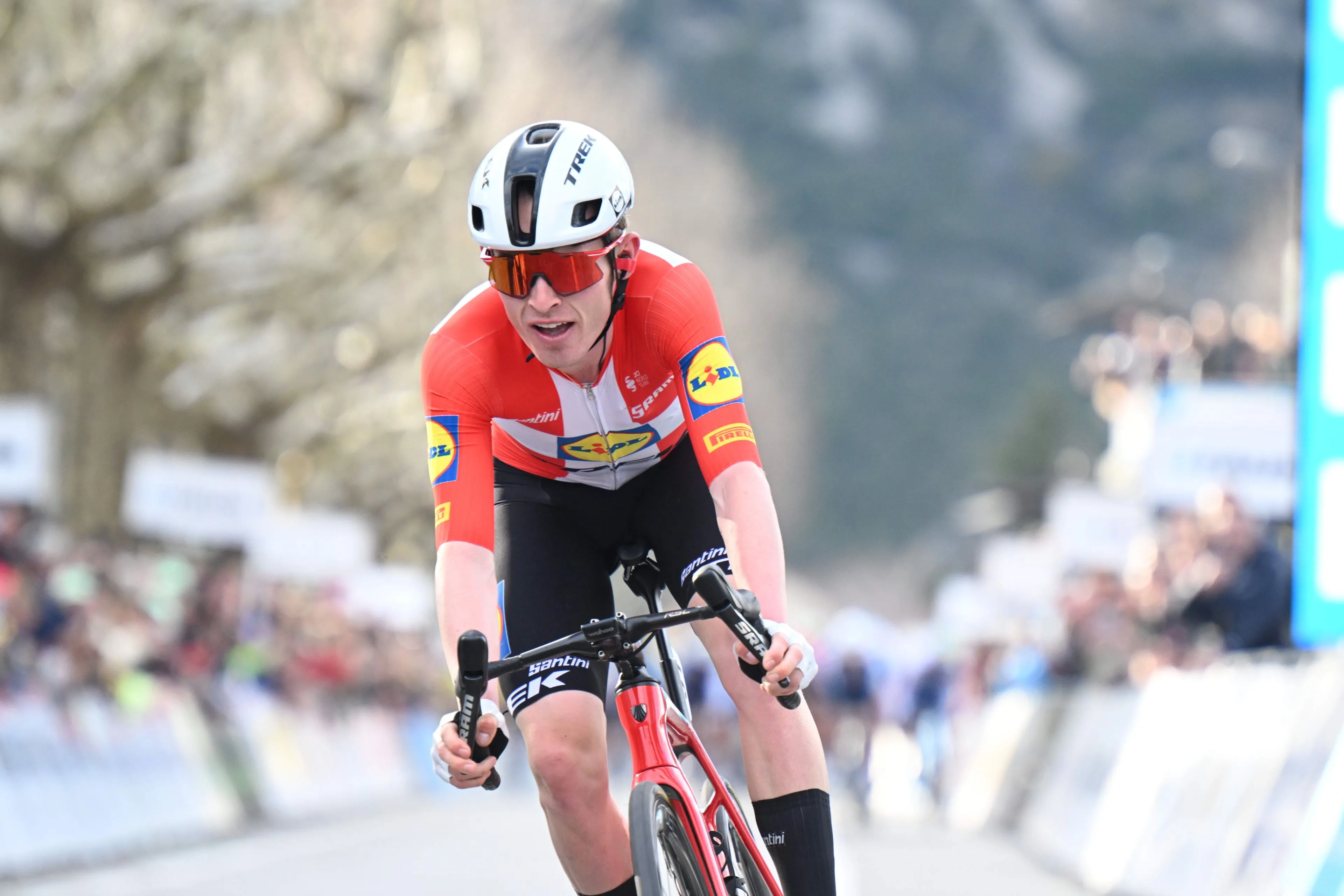 "We waited for Mathieu van der Poel to open. Even he was a bit tired today" - Mattias Skjelmose rues wrong tactics at Amstel Gold Race