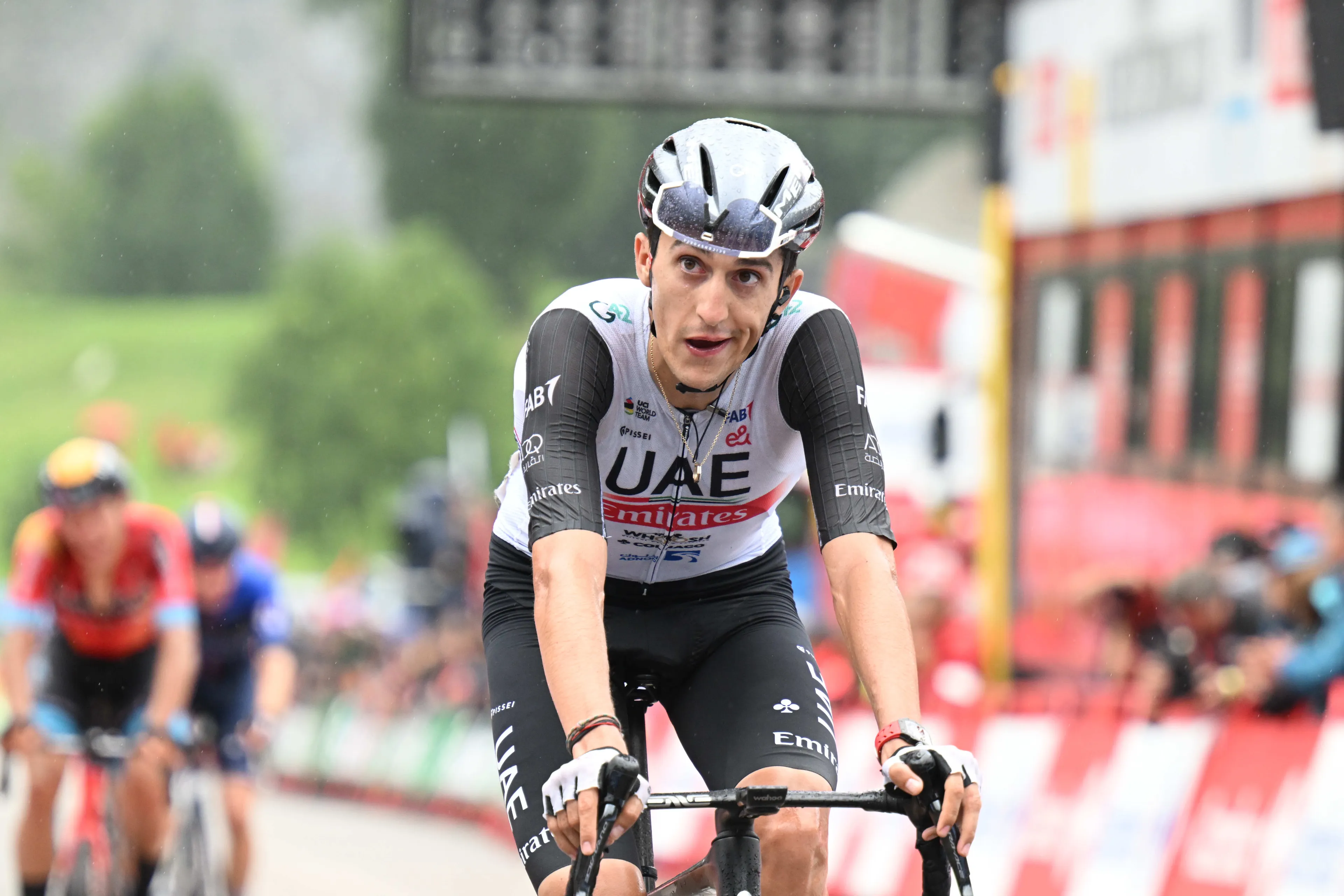 Marc Soler abandona o Paris-Nice devido a lesão na perna