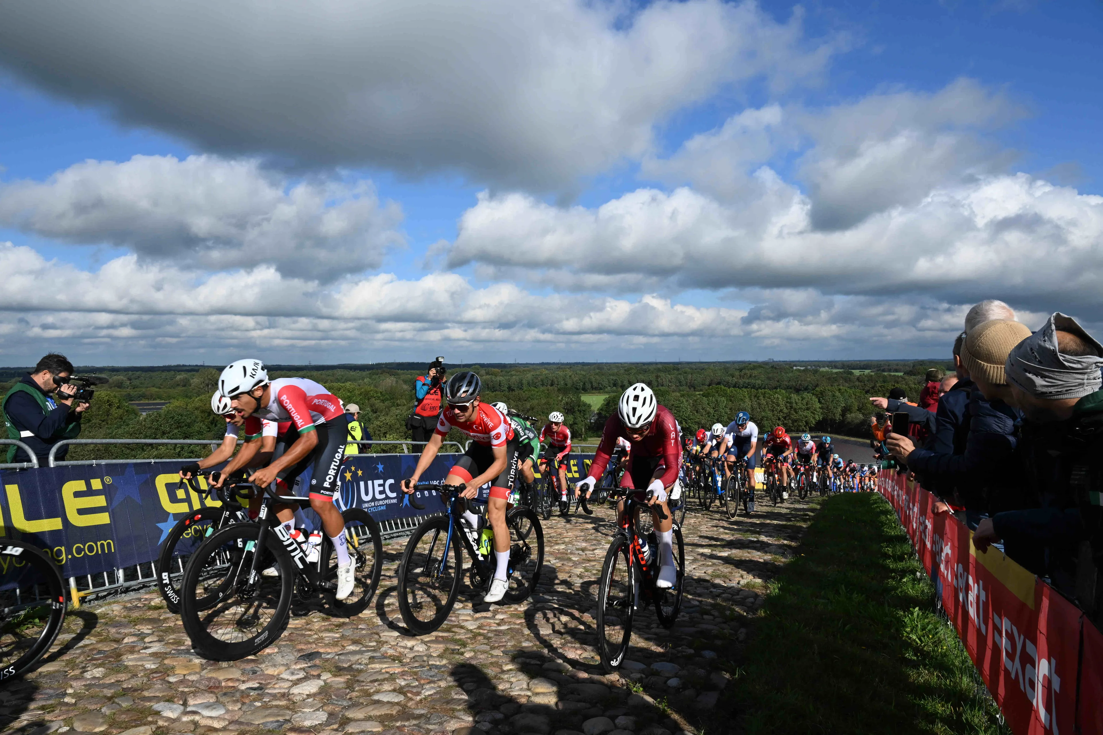 Richard Plugge luta contra os "adeptos" do anti-ciclismo na Holanda: "É um ataque inédito ao desporto que traz tanta beleza esteja a ser destruído".