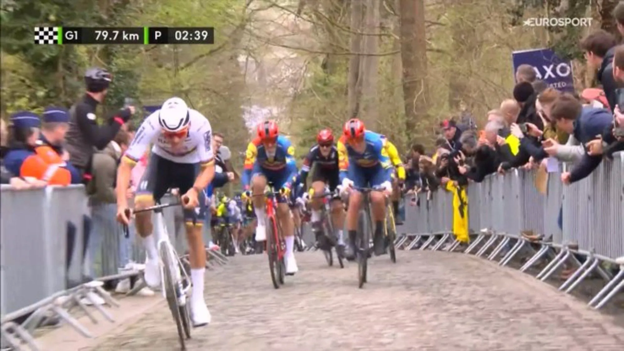 VÍDEO: Mathieu van der Poel ataca no famoso Taaienberg a 80 quilómetros do final da E3 Saxo Classic