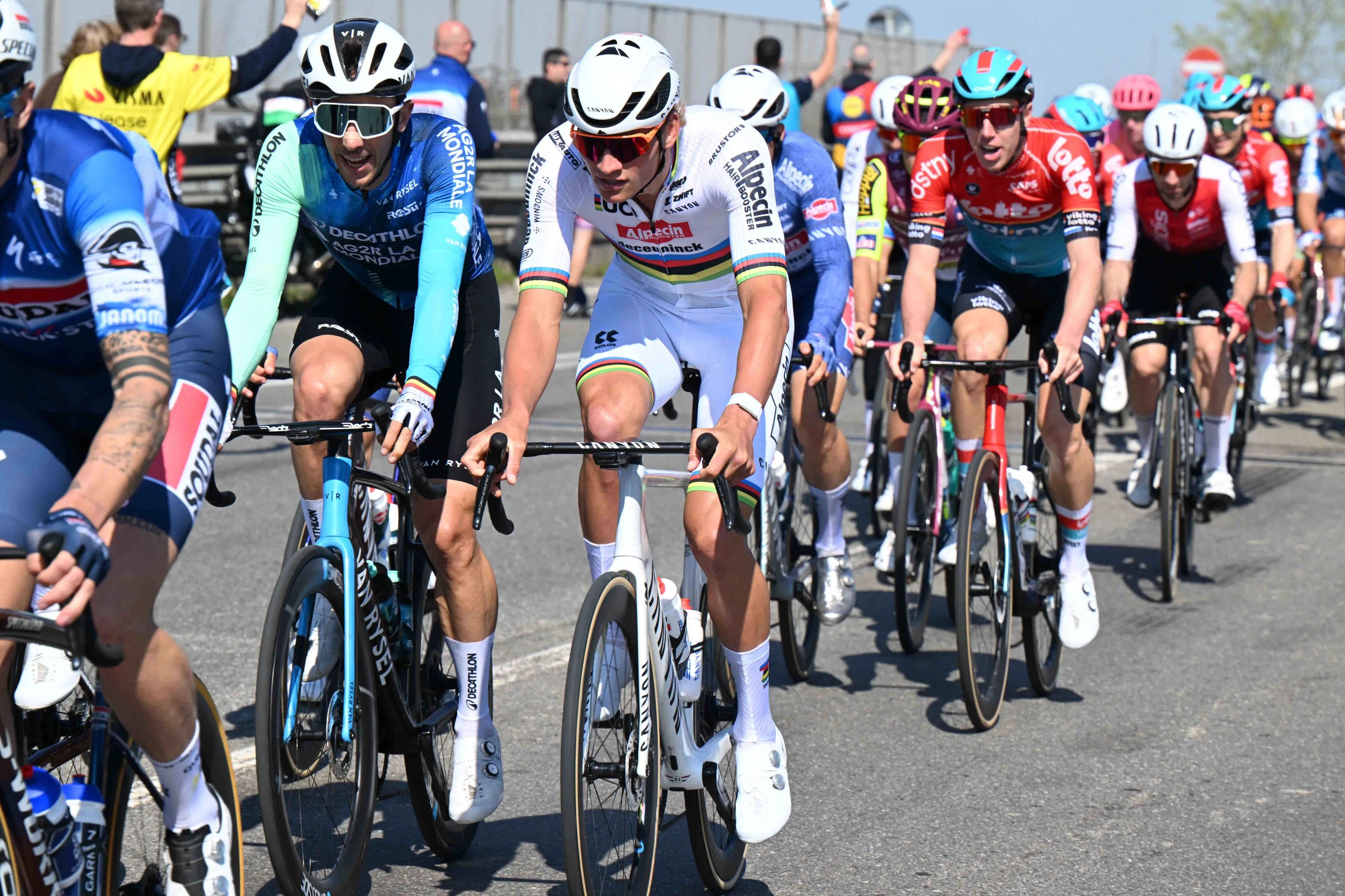 Final startlist Amstel Gold Race with Mathieu van der Poel, Tom Pidcock, Matteo Jorgenson, Brandon McNulty, Mattias Skjelmose, Juan Ayuso, João Almeida and Ben Healy