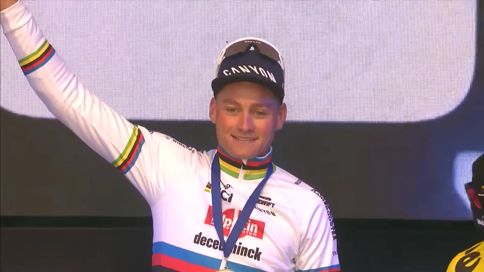 VIDEO: Highlights of an incredibly dramatic E3 Saxo Classic 2024 as Van der Poel soars & Van Aert crashes