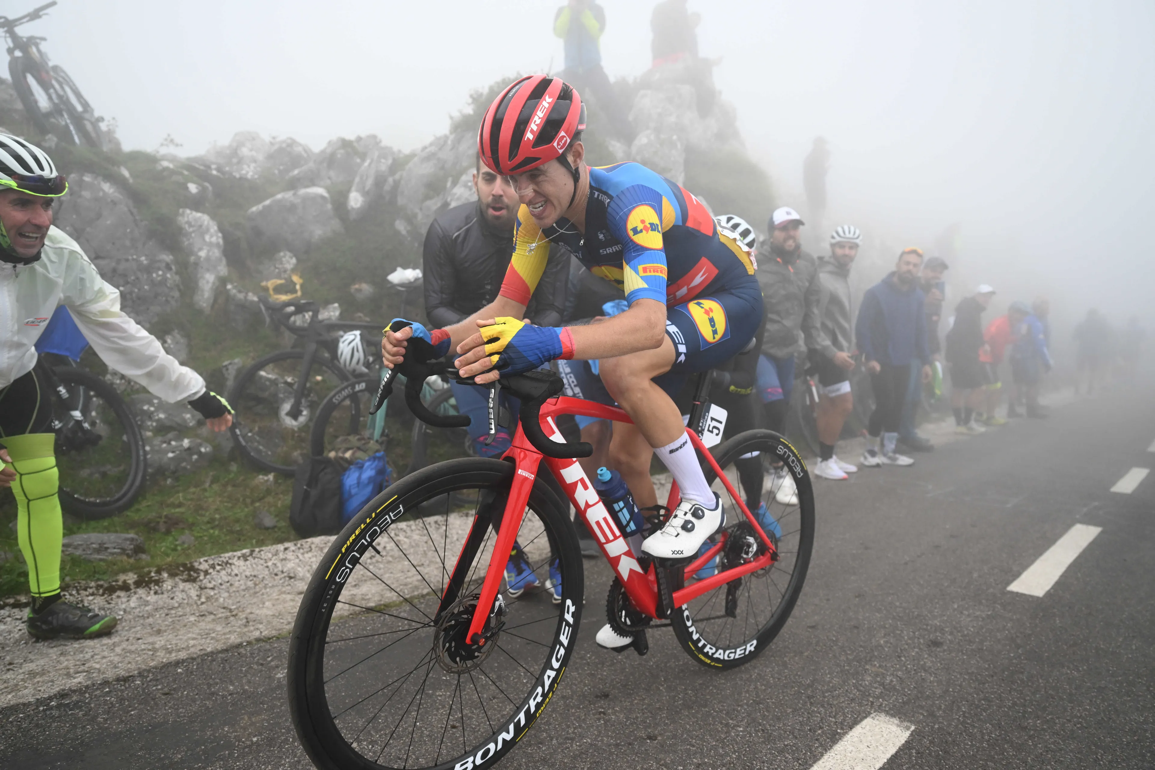 Juan Pedro Lopez conquista a sua primeira vitória profissional e assume a liderança da classificação geral num dia horrível na Volta aos Alpes de 2024