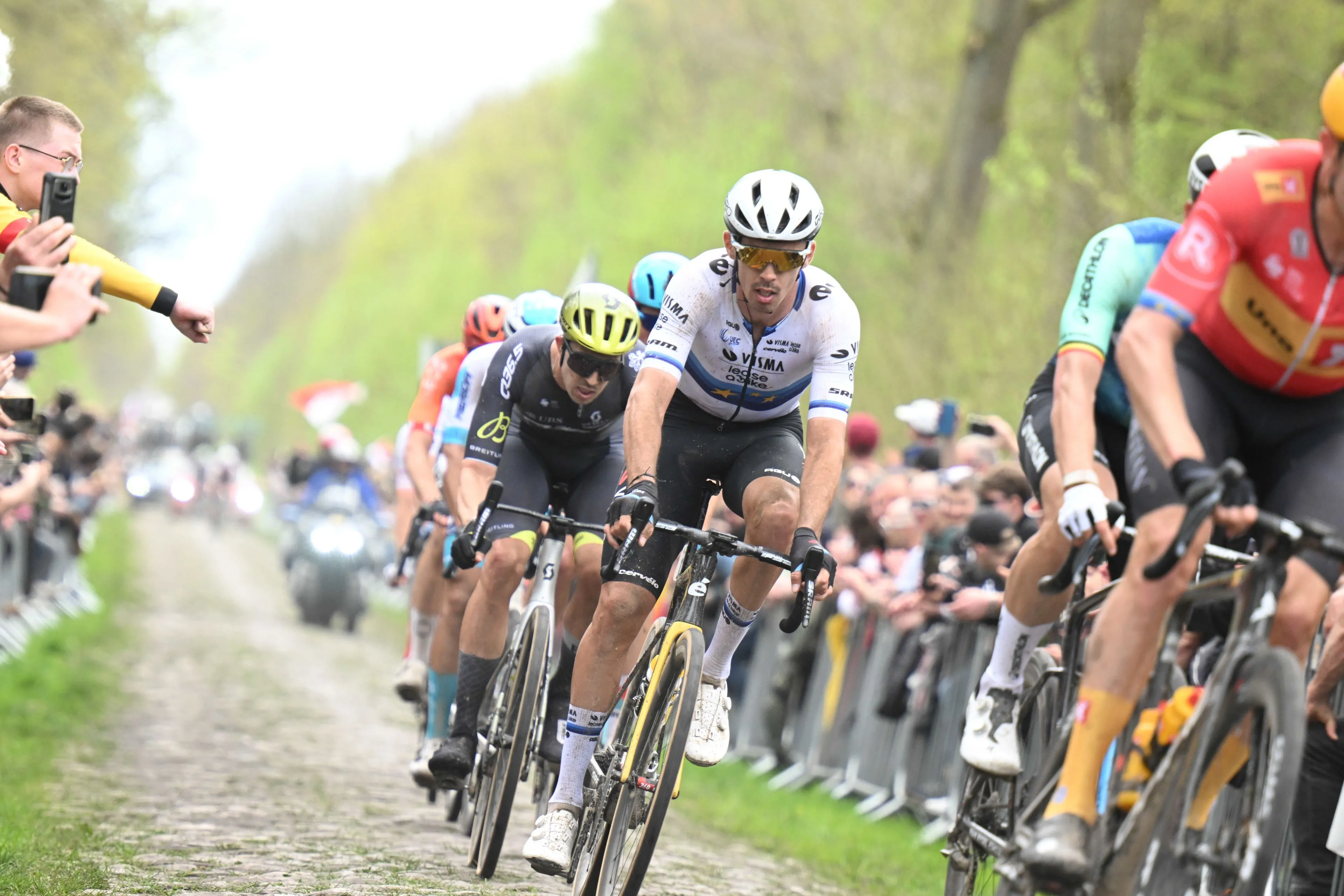 Christophe Laporte é o rosto da desilusão da Visma na Paris-Roubaix: "Furei e nunca mais estive dentro da corrida"