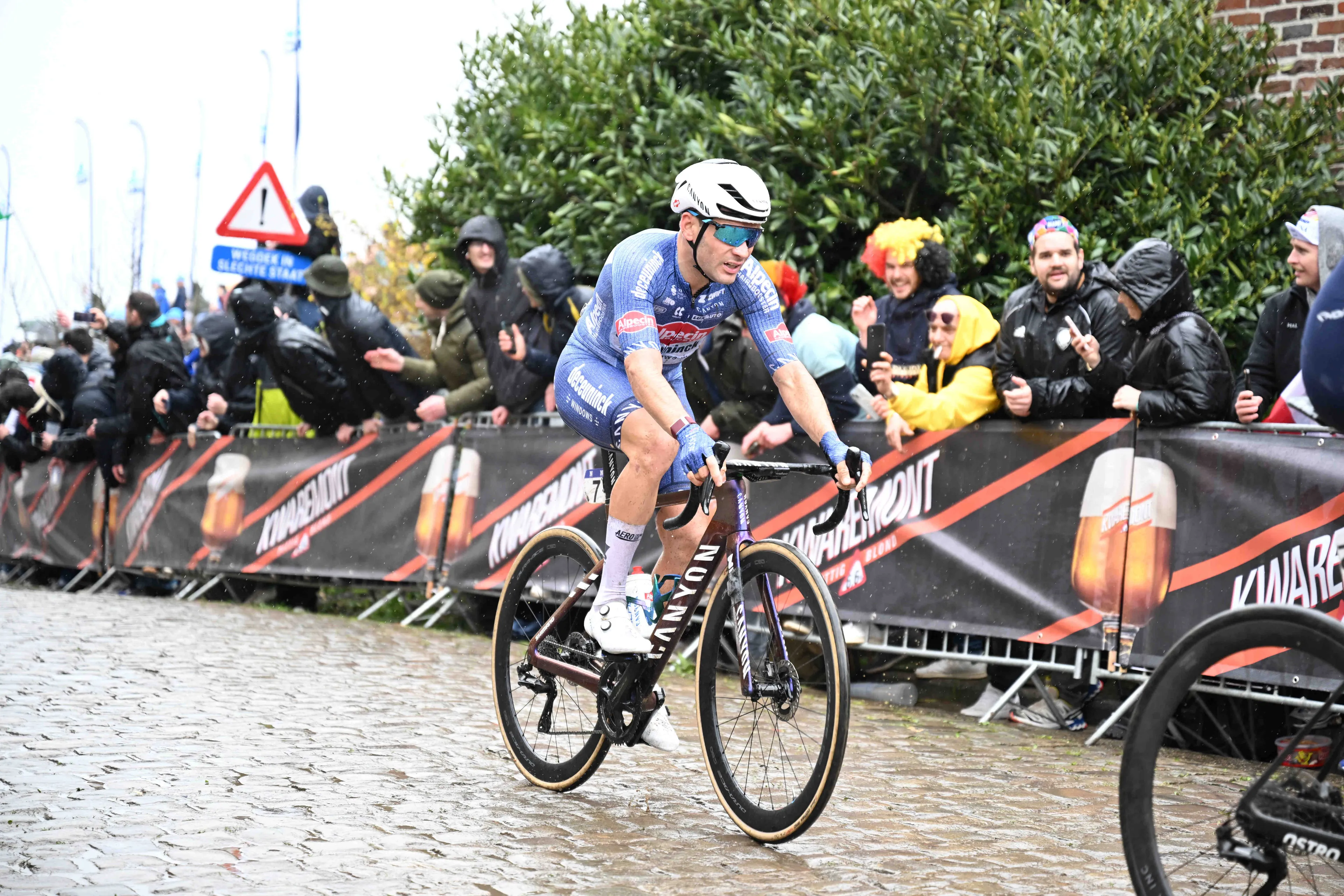 Gianni Vermeersch acaba no top-10 depois de ter trabalhado imenso para Mathieu van der Poel: "Quando ele faz um ataque destes, sabe-se que é para ganhar"