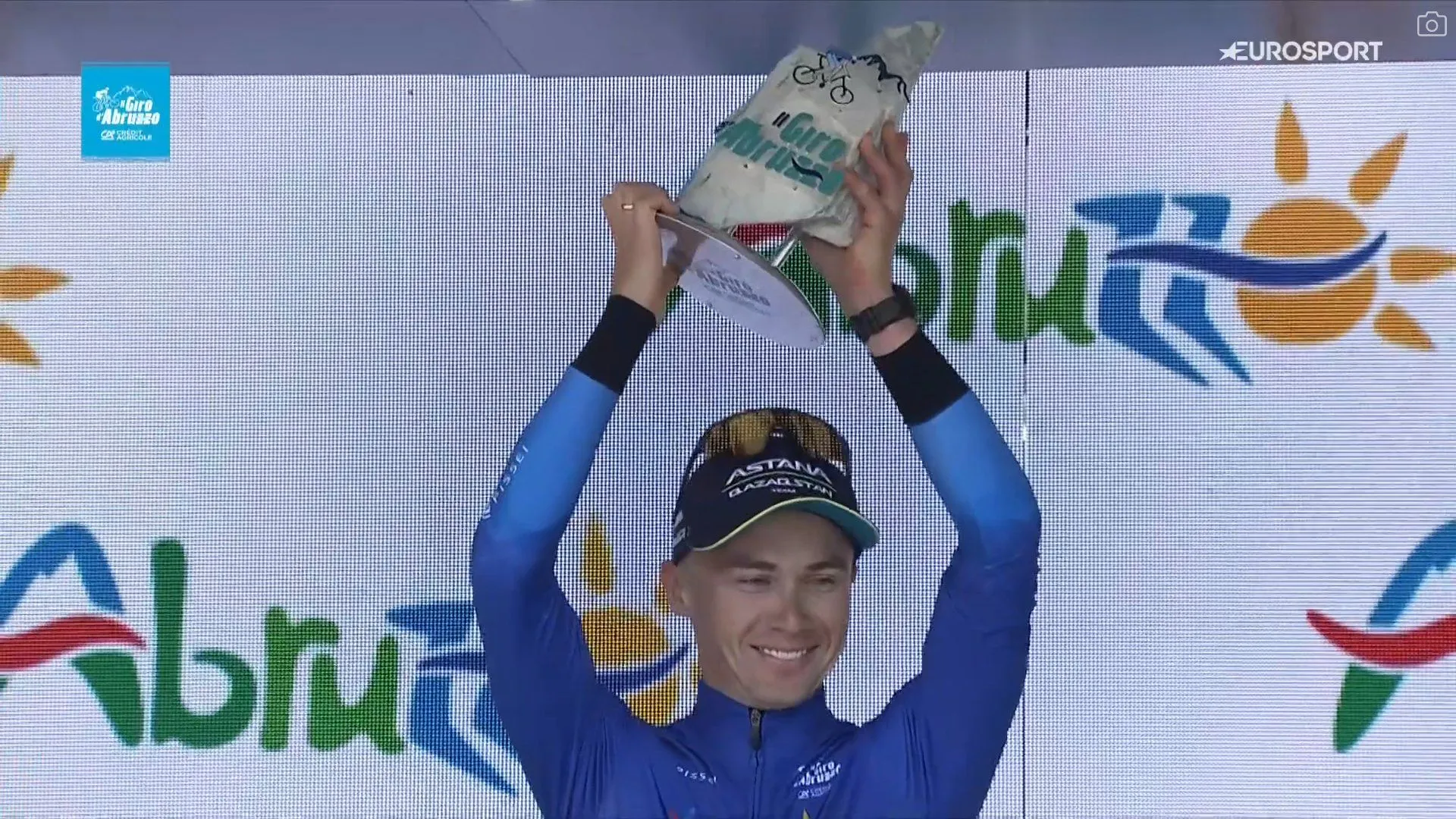 "We achieved our goal, everyone is happy" - Alexey Lutsenko successfully defends Giro d'Abruzzo lead on final stage