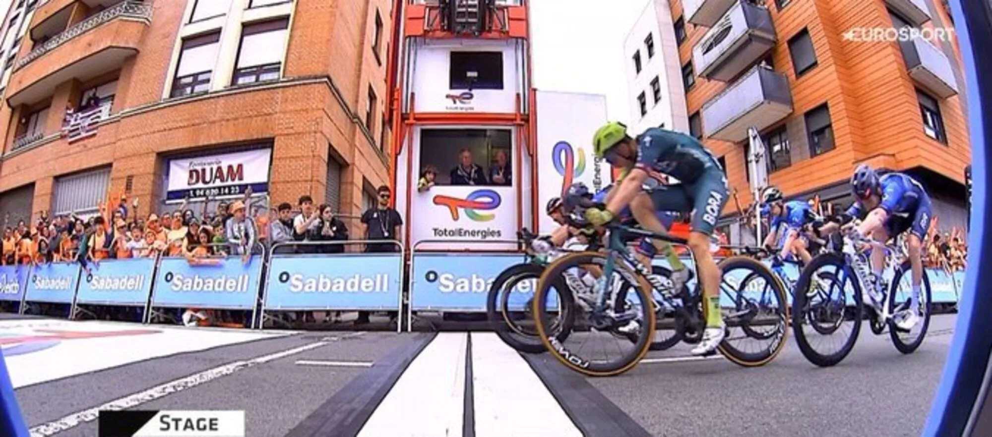 VIDEO: Romain Gregoire narrowly prevails in photo finish sprint at the Itzulia Basque Country