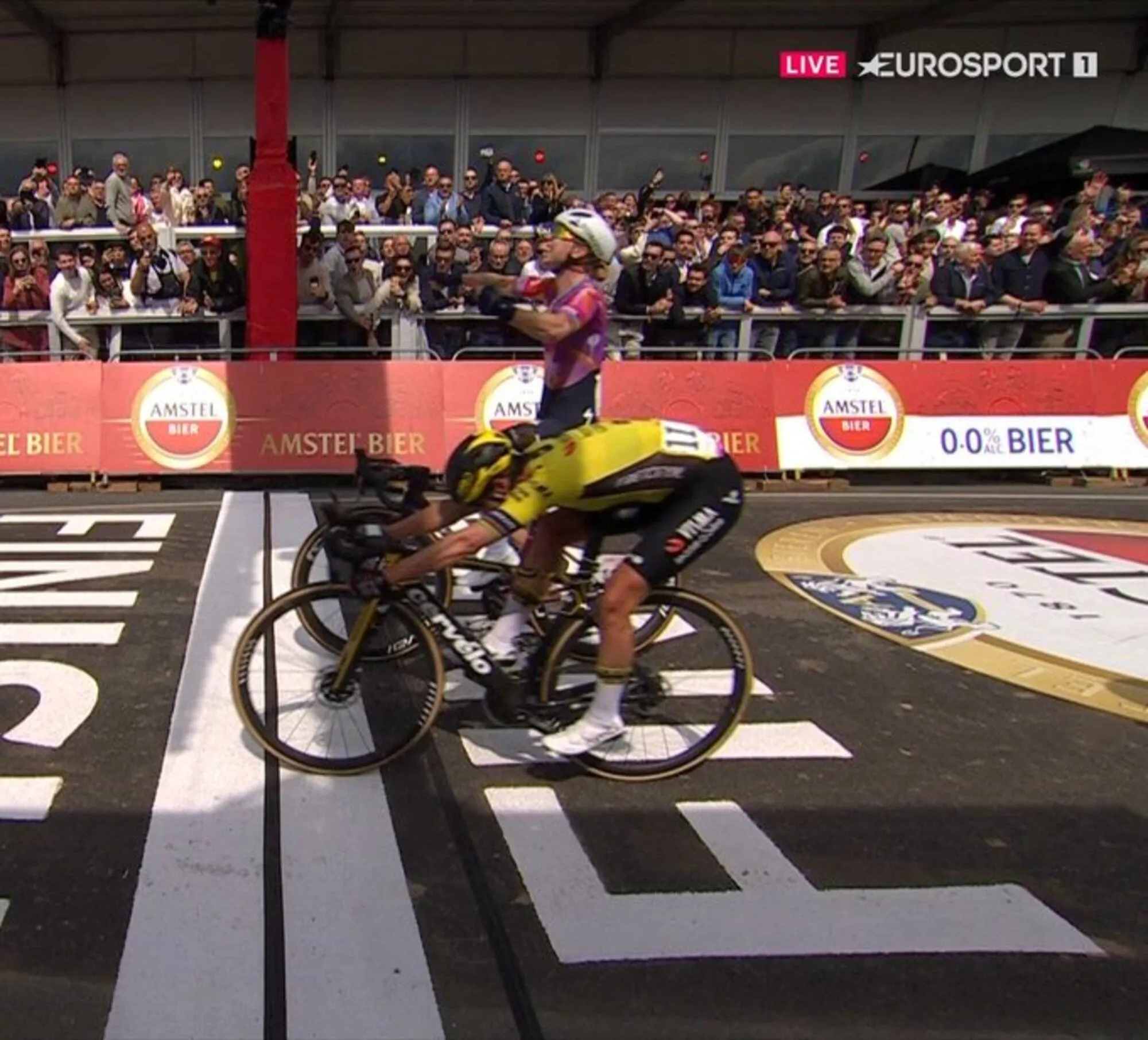 VIDEO: Dramatic finale to Amstel Gold Race Ladies 2024 as Marianne Vos punishes Lorena Wiebes' premature celebration