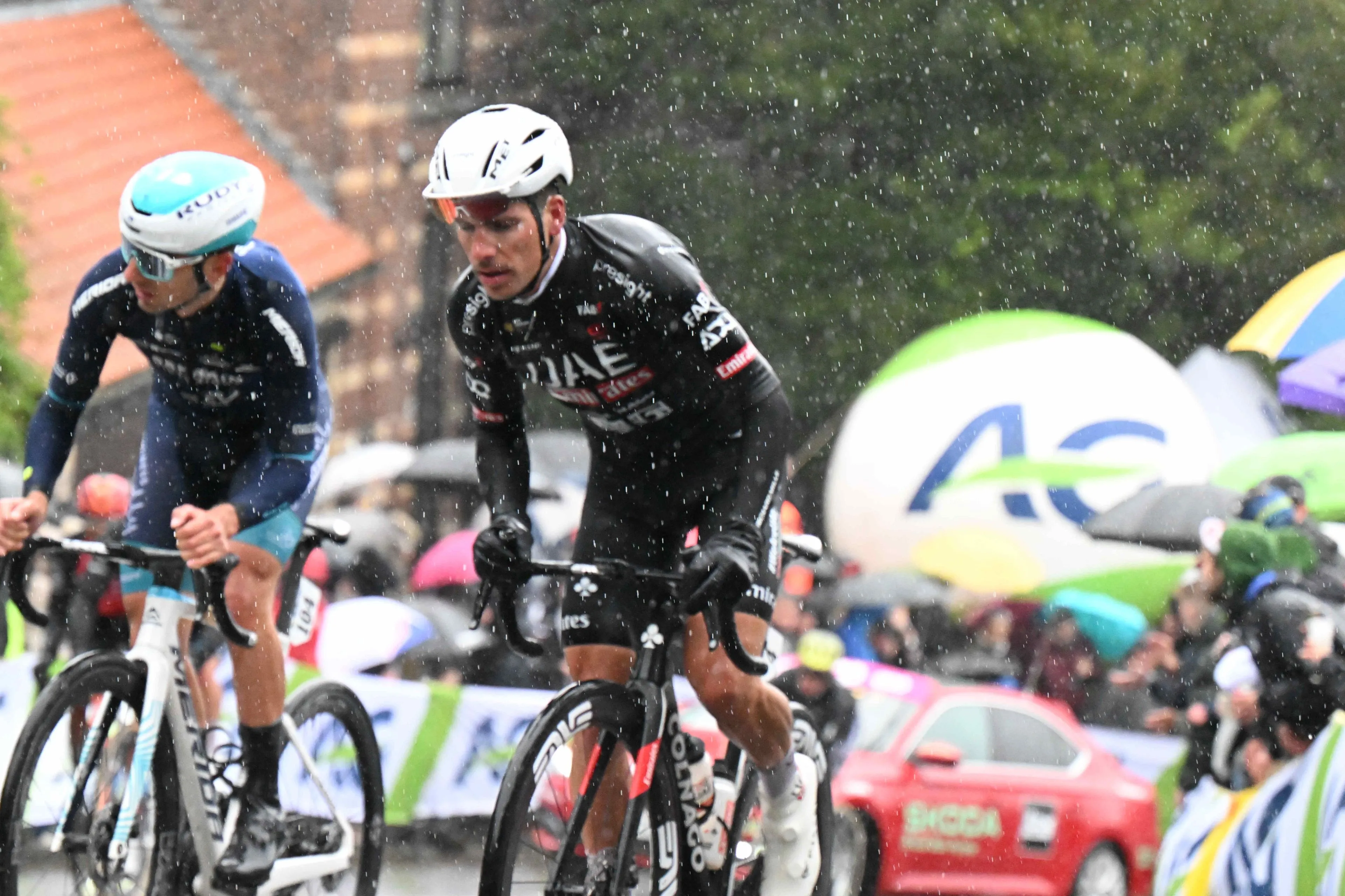 Louis Vervaeke arrasa tática da UAE Team Emirates na Flèche Wallonne: "Eles queriam lixar o pelotão, mas acabaram por se lixar a eles próprios"