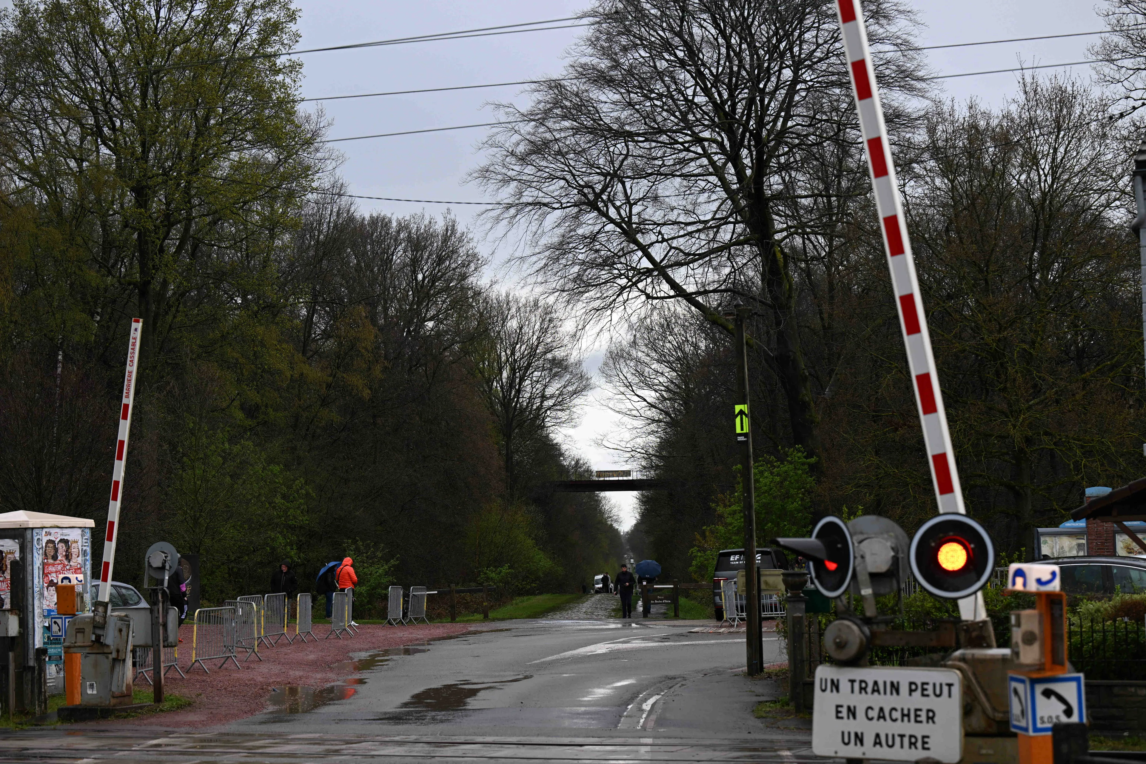 Thierry Gouvenou, diretor da Paris-Roubaix, falou da chicane que antecede o Arenberg: "Devido ao tempo limitado, não pudemos fazer muito"