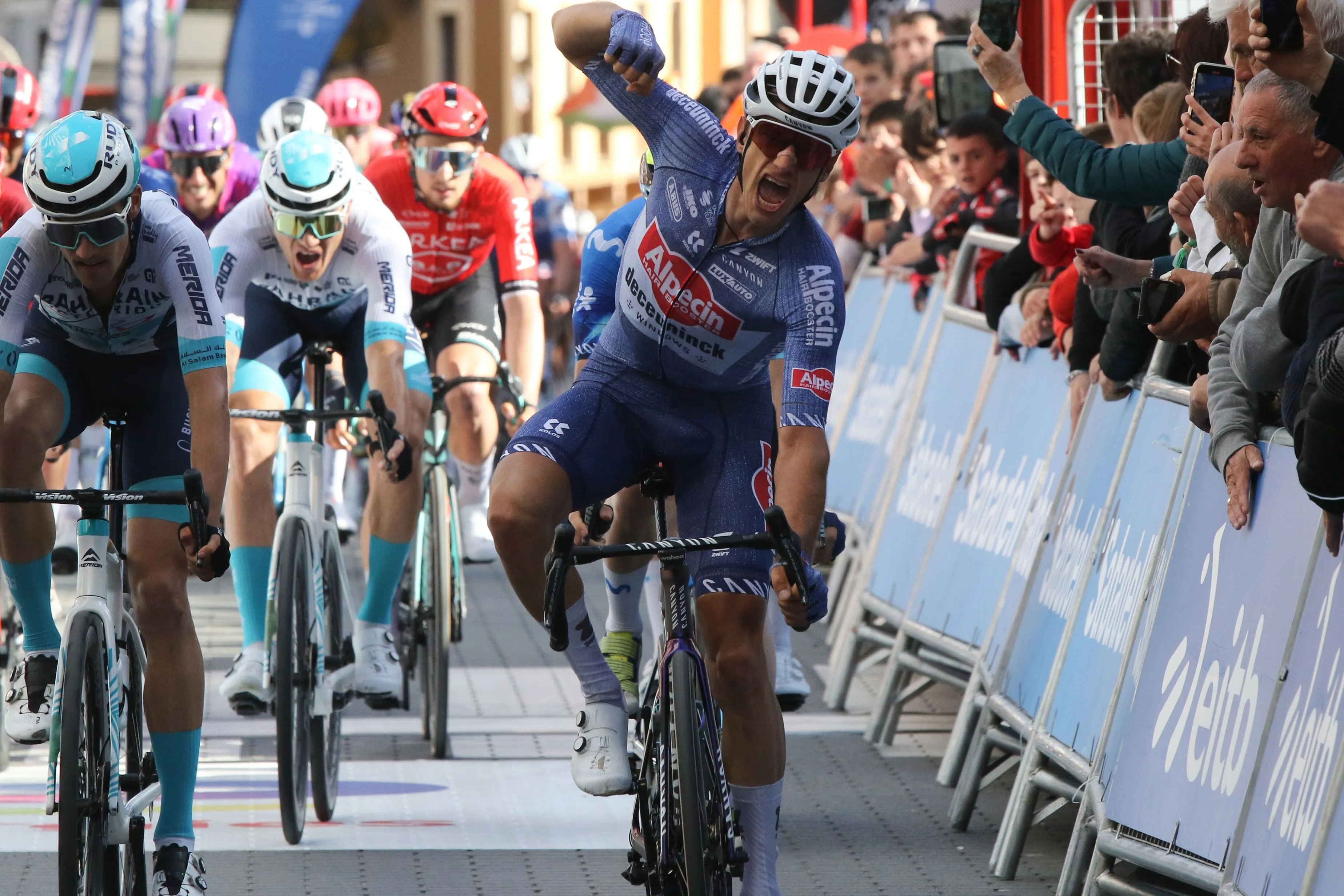 Itzulia Basque Country: Primoz Roglic survives in yellow after tough crash; Quinten Hermans wins uphill sprint on stage 3