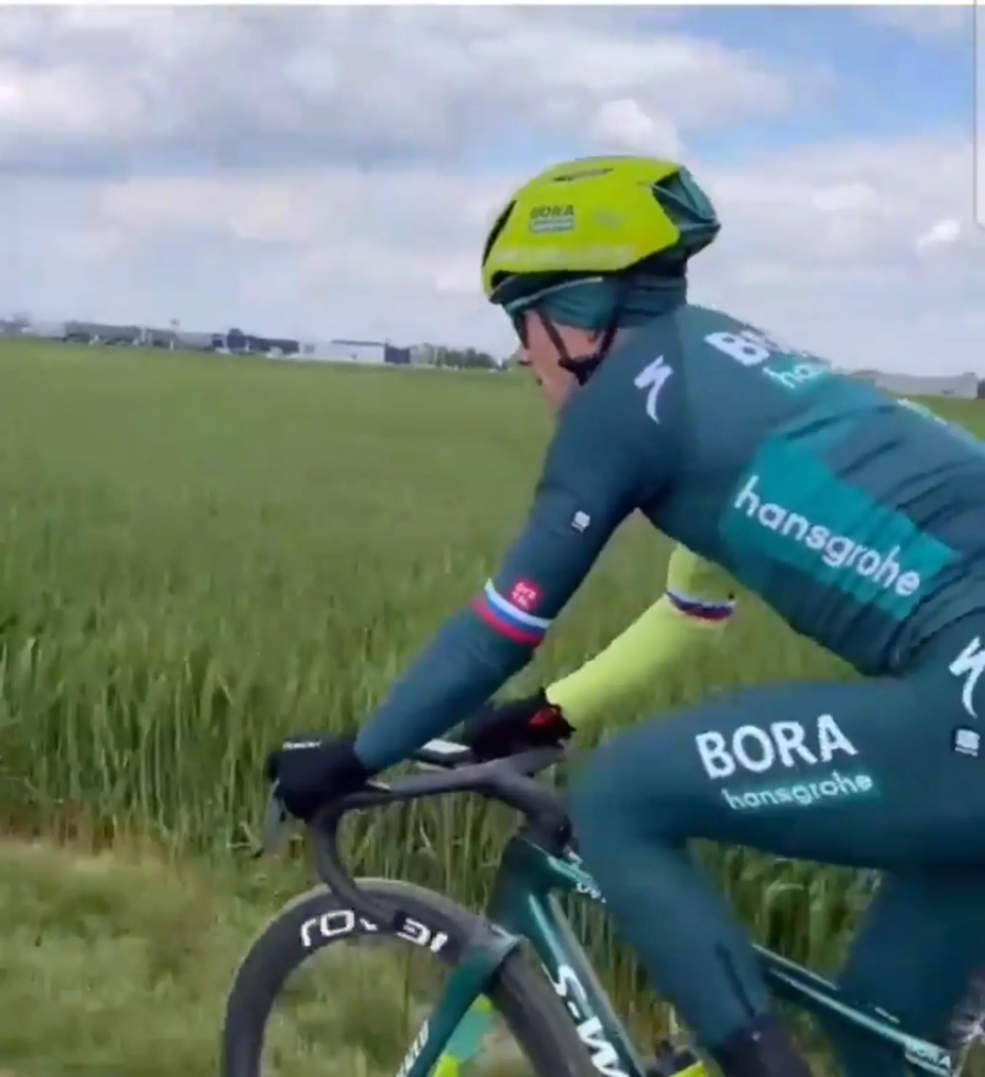 VÍDEO: Primoz Roglic visto a fazer o reconhecimento da etapa de gravilha da Volta a França