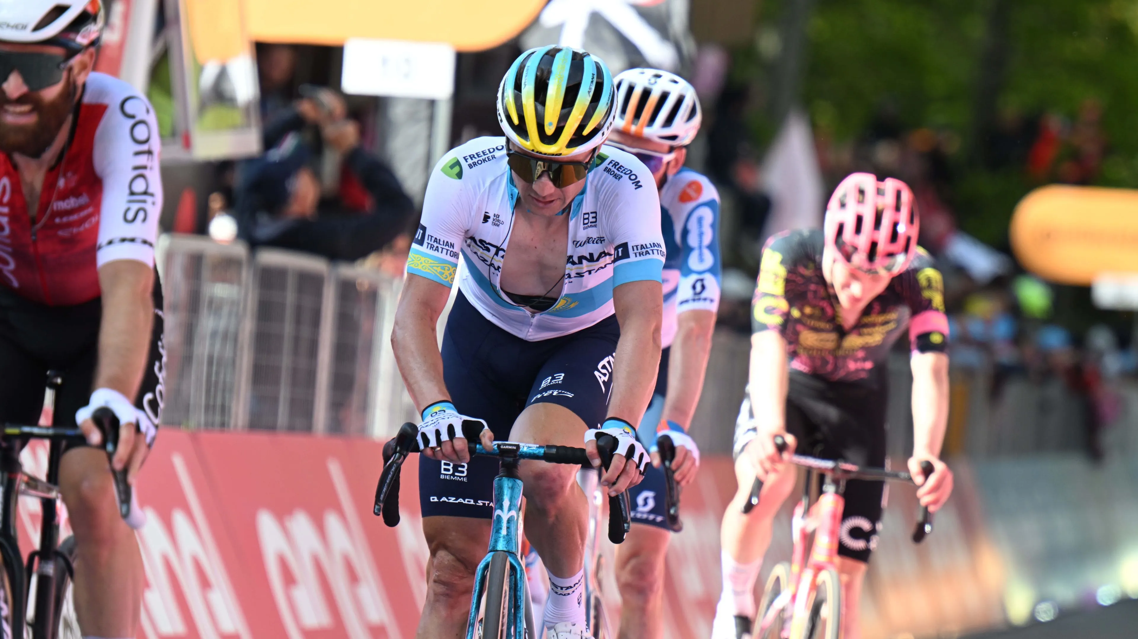 Alexey Lutsenko drops out of Giro d'Italia after disappointing first week