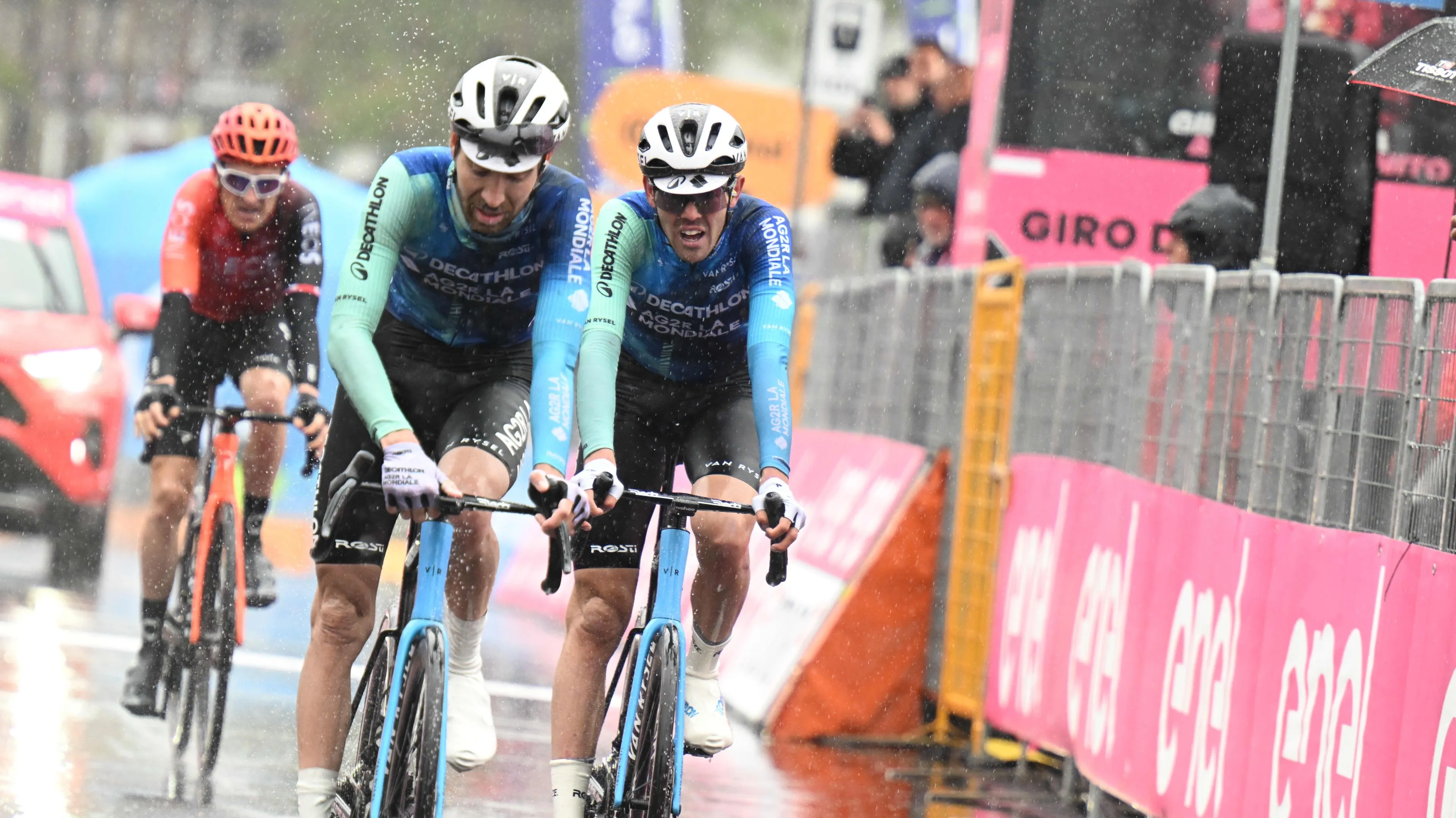 Ben O'Connor antecipa o Monte Grappa: "Deve ser uma das subidas mais difíceis que se pode fazer no ciclismo"