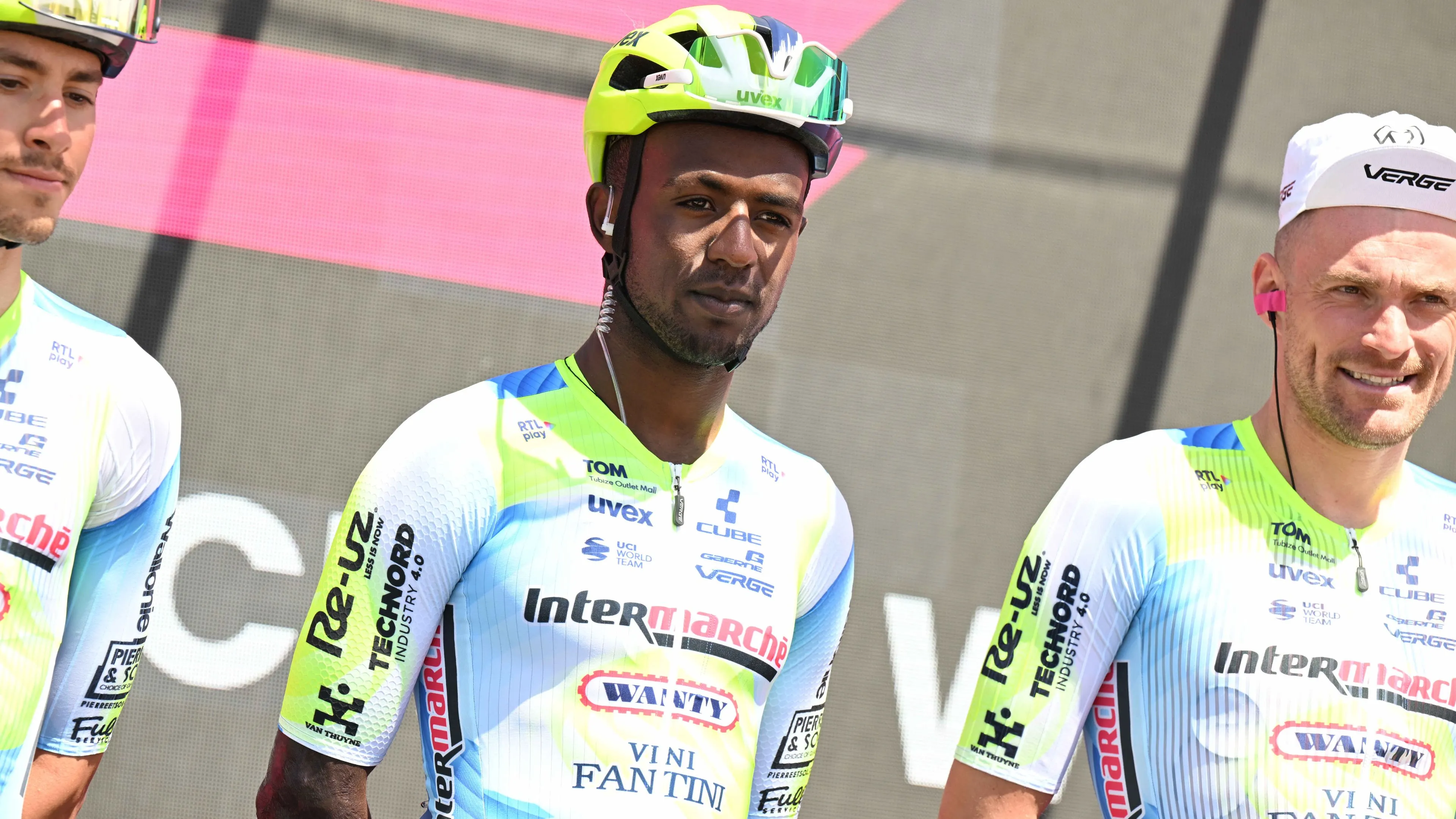Biniam Girmay mostra-se recuperado das quedas no Giro ao ganhar o Circuito Franco-Belga 2024: "Tenho-me sentido bem nas últimas semanas"