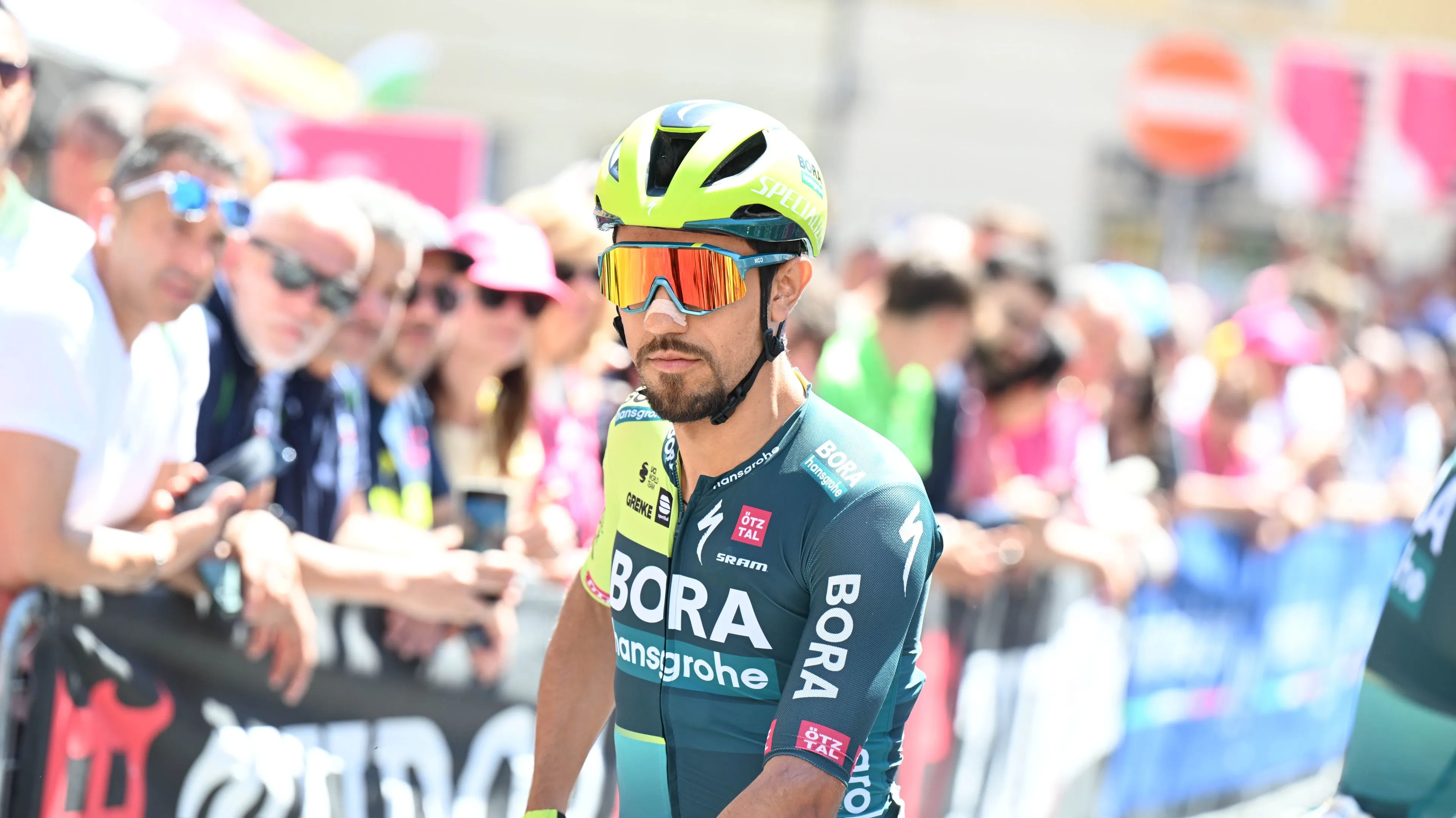 Daniel Martinez atacou, mas a etapa podia ter corrido mal ao colombiano: "Safei-me graças ao Nairo (Quintana) que me deu alguns géis, porque já estava sem nada""