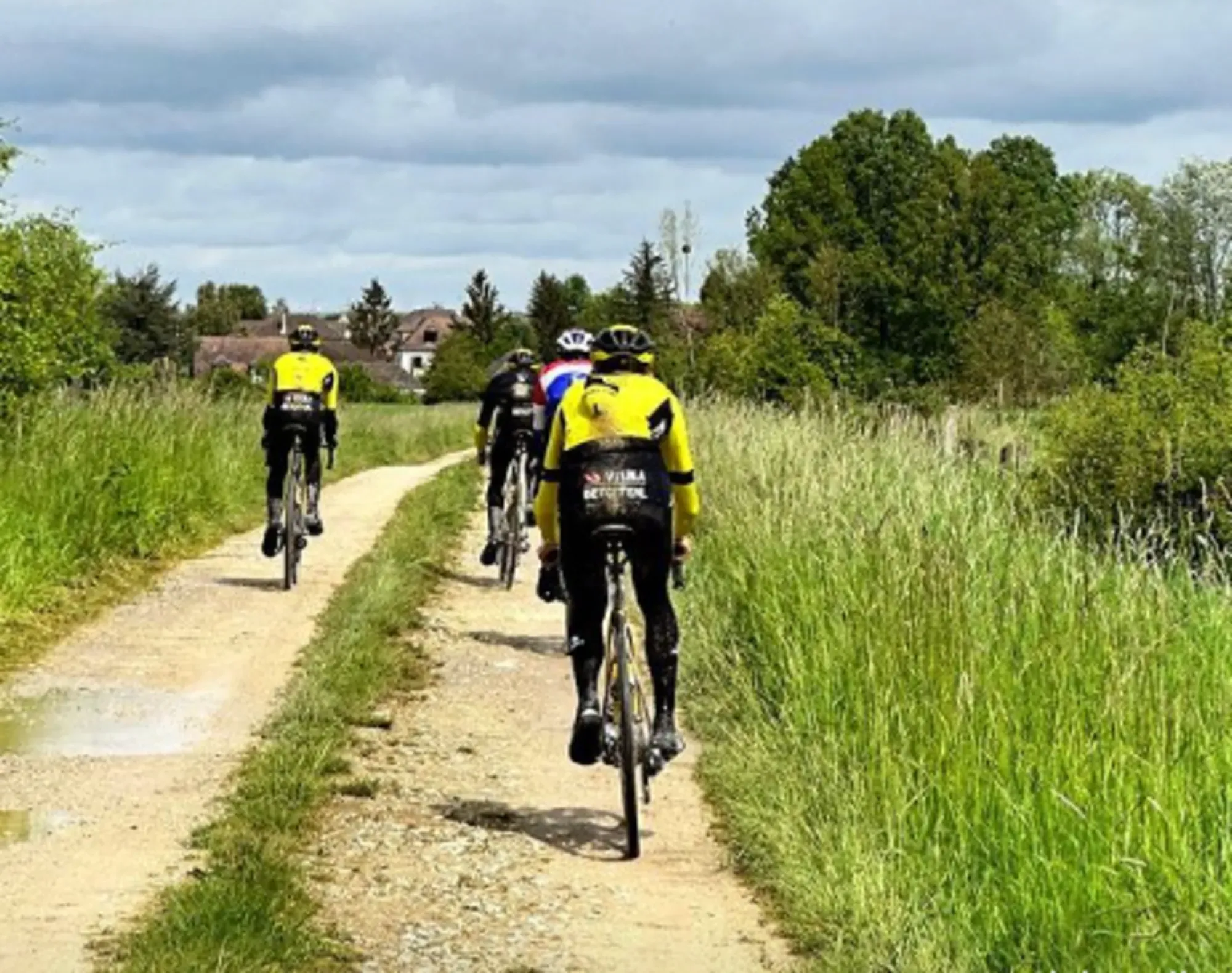 VIDEO: Team Visma | Lease a Bike sans Jonas Vingegaard recon Tour de France gravel stage in Troyes