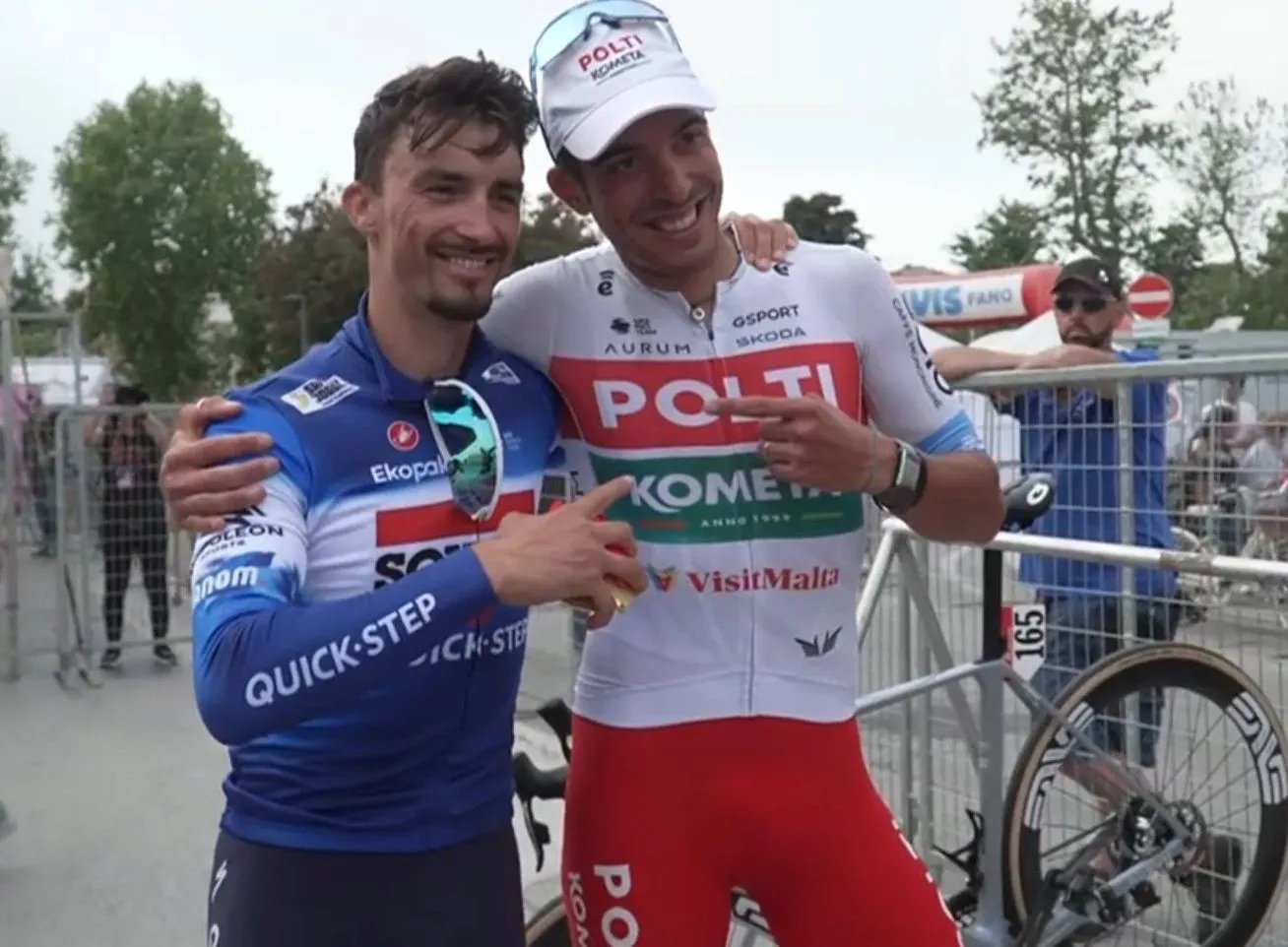 Mirco Maestri deu nas vistas na etapa de hoje do Giro: "Alaphilippe ajudou-me e encorajou-me, embora na última parede não o tenha conseguido acompanhar".