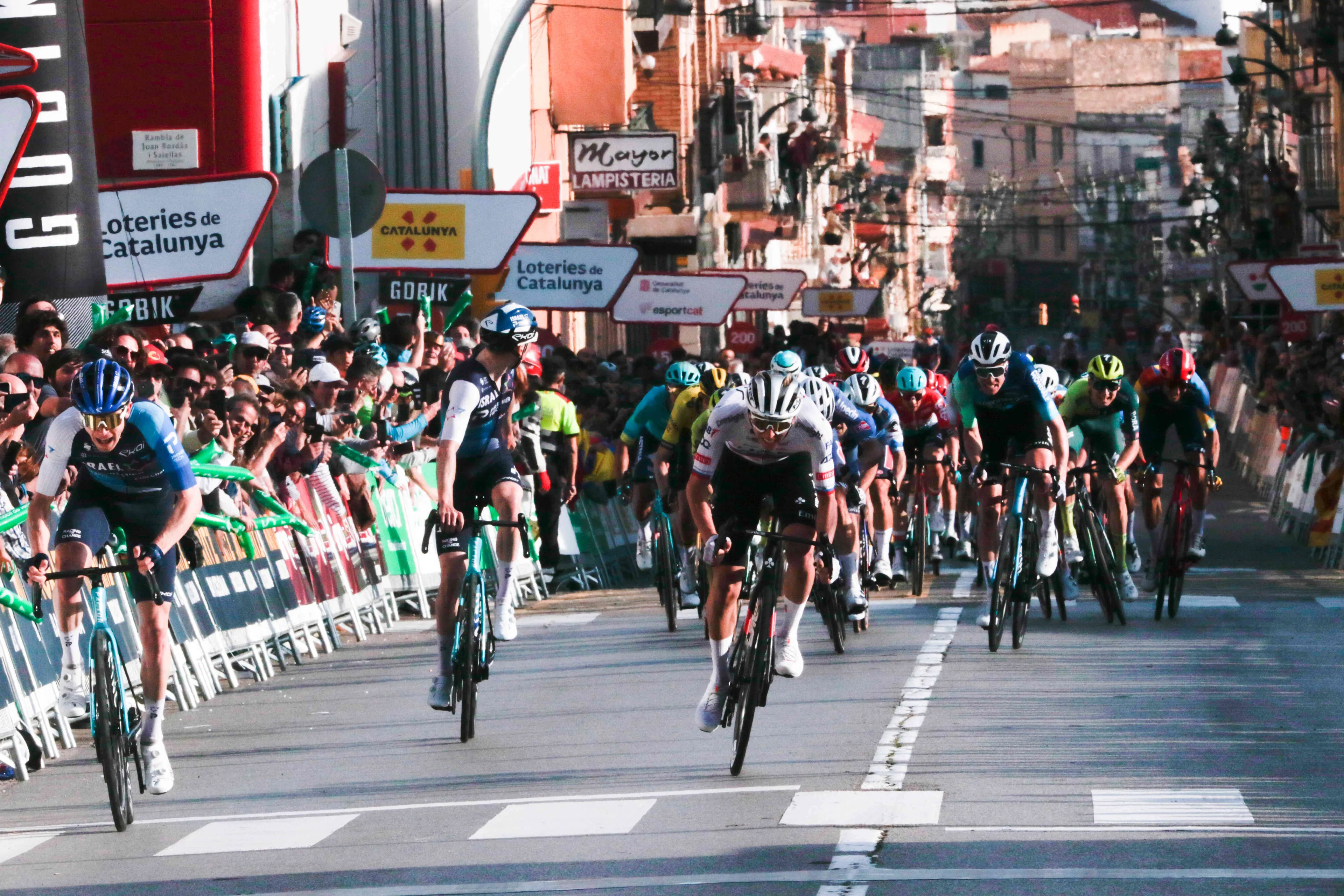 Um dos poucos ciclistas que conseguiu vencer Tadej Pogacar em 2024 abandona a Volta a Itália