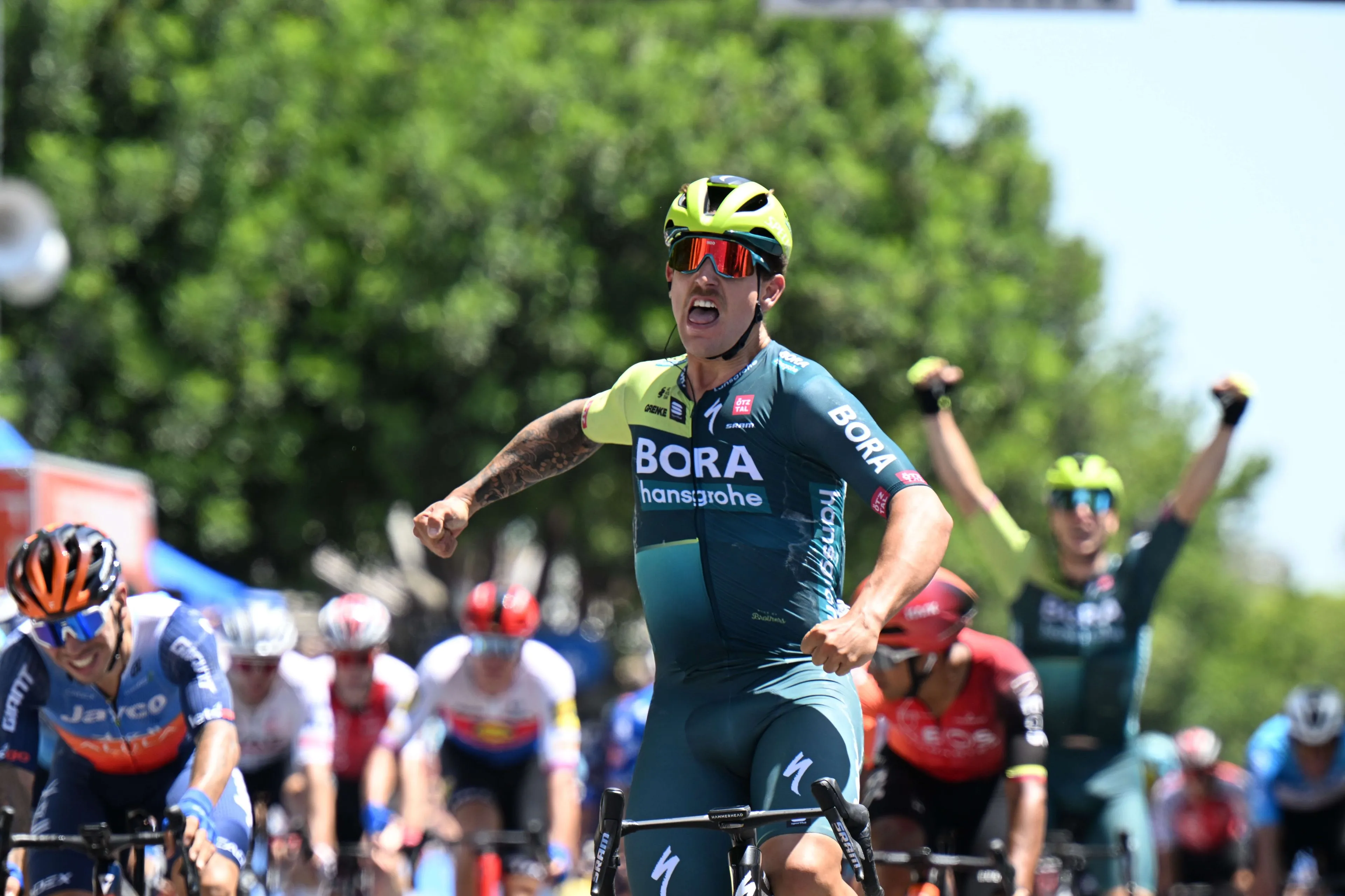 Sam Welsford ganha a 1ª etapa do Tour Down Under, Rui Oliveira Top-10, Eulálio perde tempo