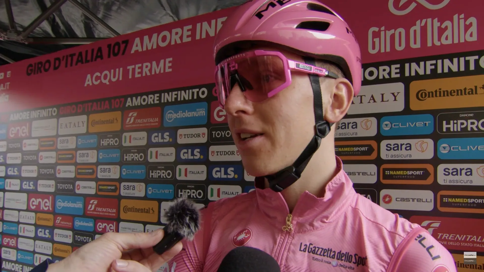 "The teammates wanted to go for the stage win" - Tadej Pogacar thanks UAE Team Emirates brethren as he continues Giro d'Italia suffocation