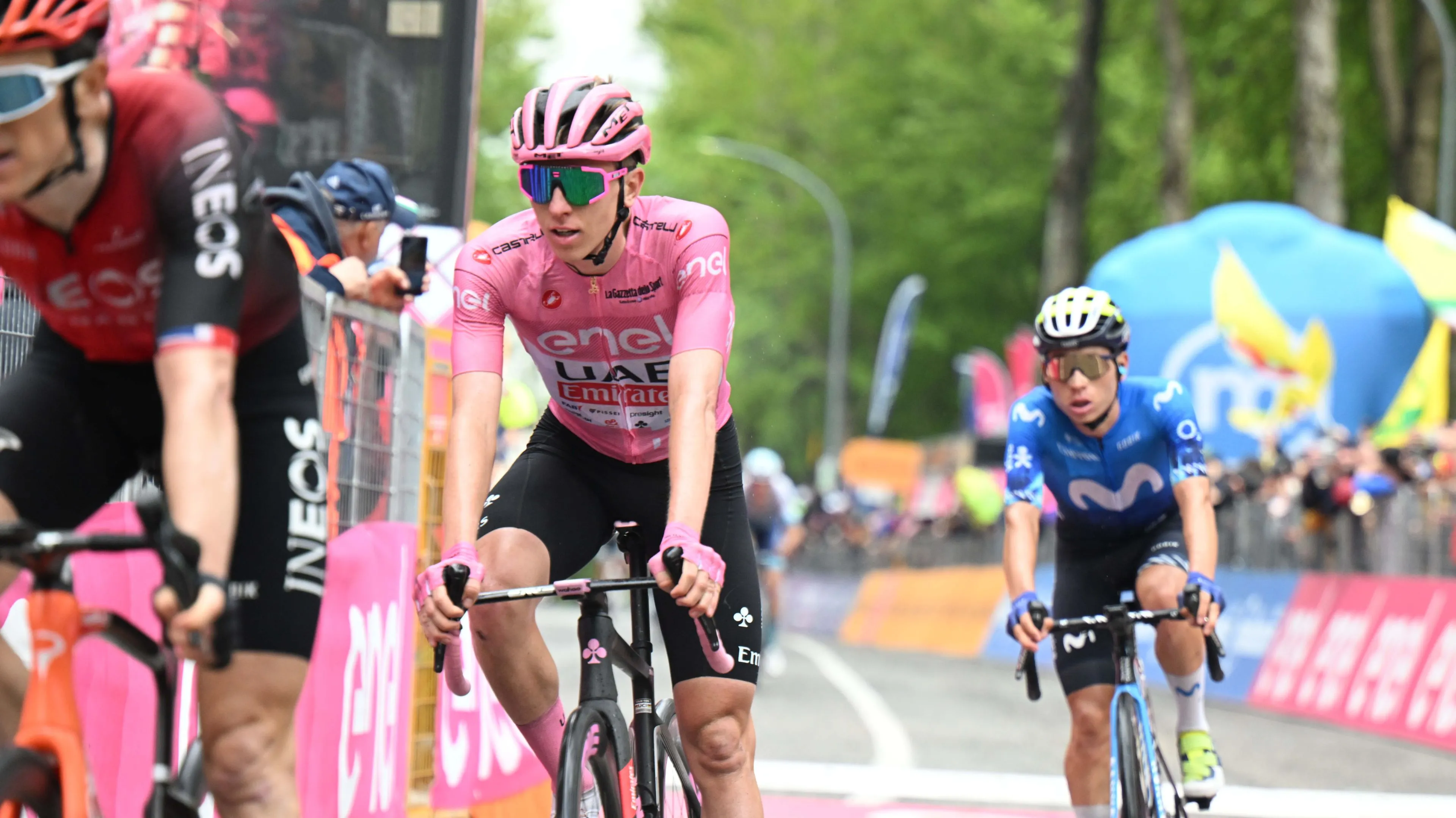 "Everybody showed great respect" - Tadej Pogacar helps ensure Maglia Rosa group wait for Geraint Thomas after late crash on stage 19 of Giro