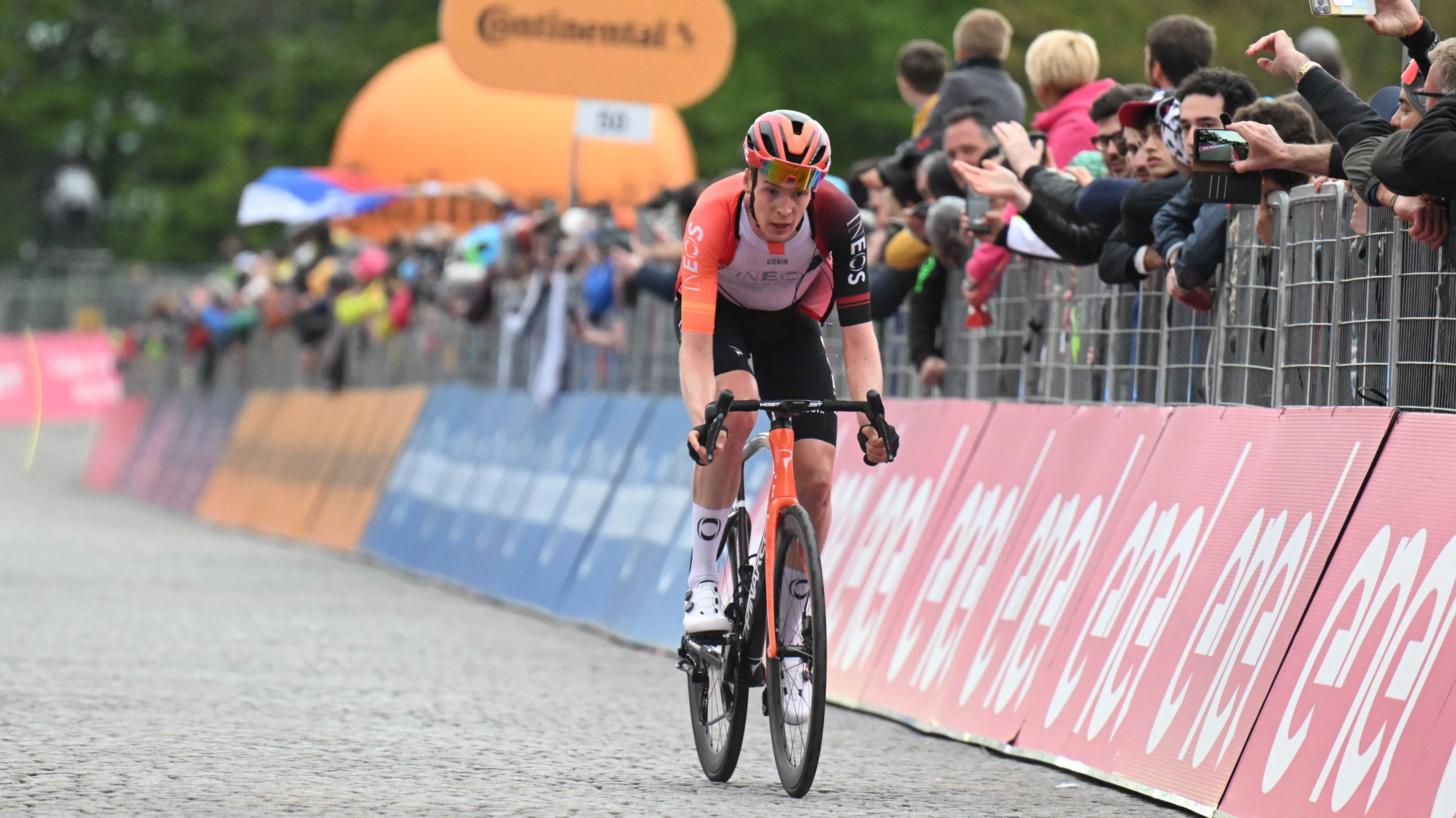 Thymen Arensman's father takes back his strong words against INEOS Grenadiers and deletes his X account shortly after