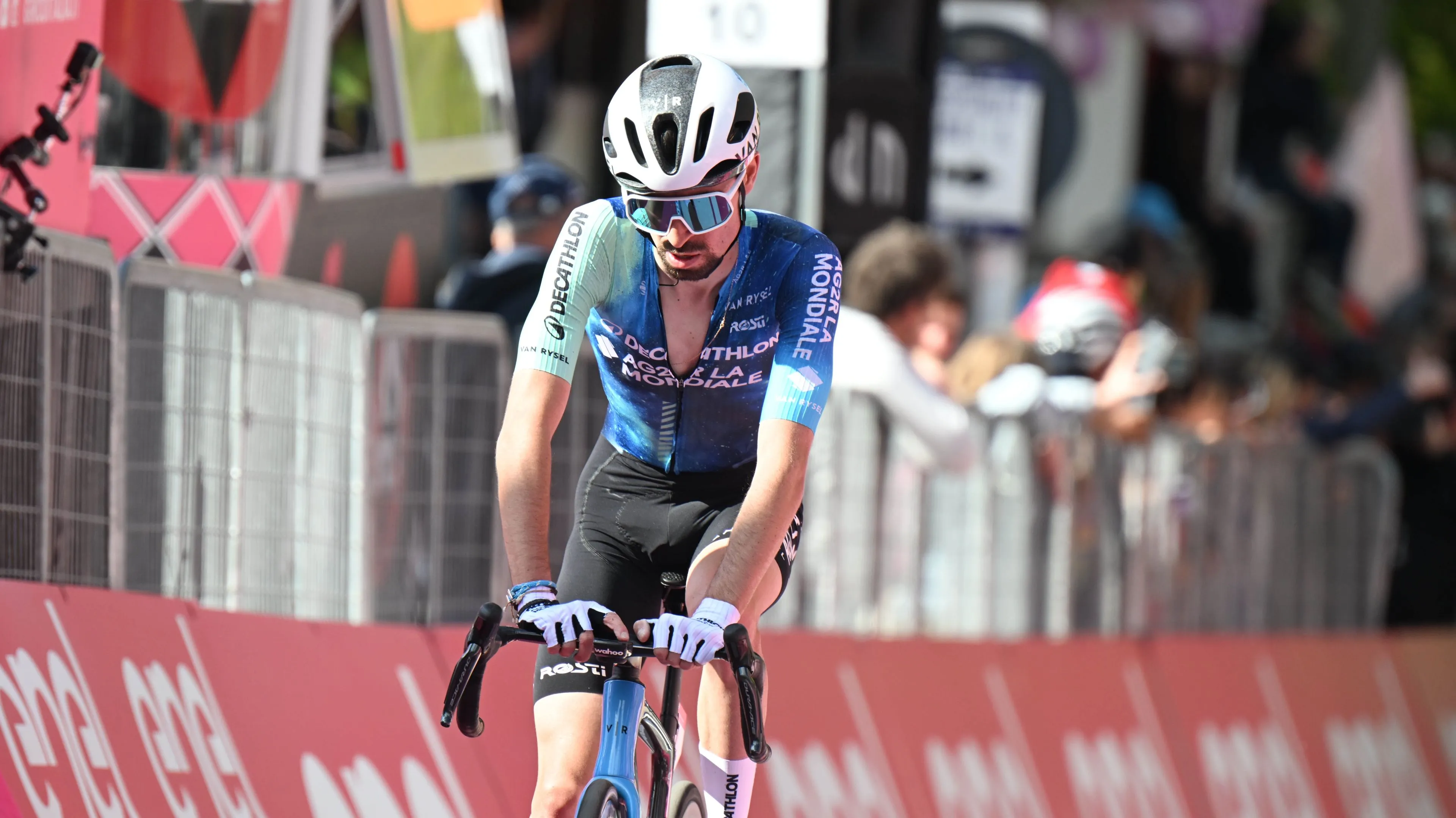 Giro d'Italia: Valentin Paret-Peintre takes first pro win atop Bocca della Selva summit finish as Romain Bardet re-enters GC fight
