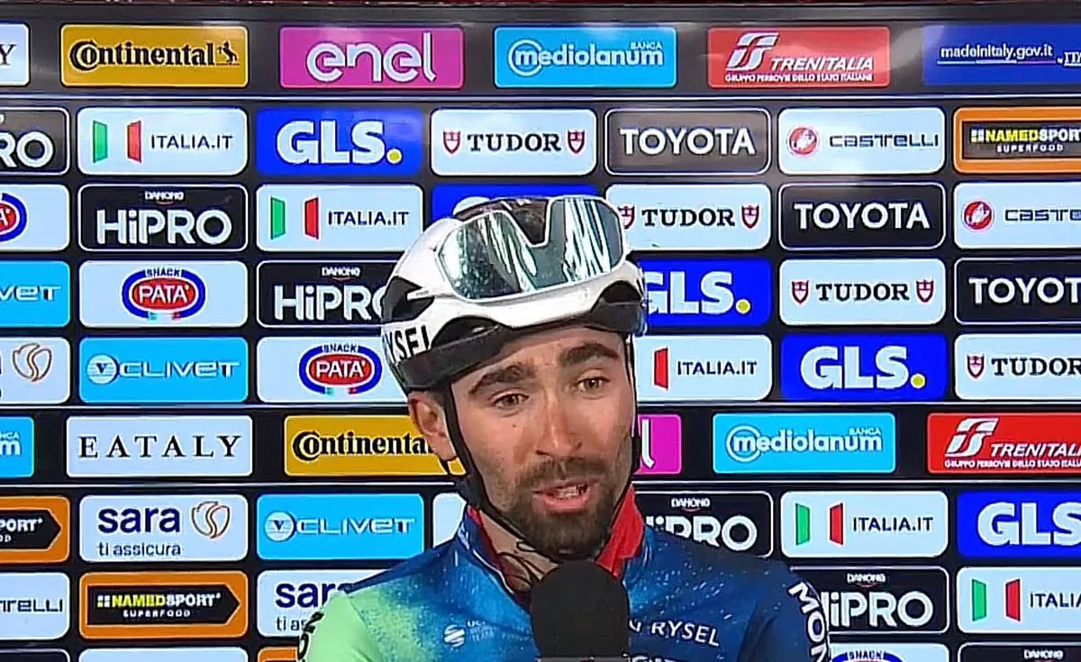 Valentin Paret-Peintre bate Romain Bardet e vence a 10ª etapa do Giro: "Via-o na televisão e hoje lutei contra ele e venci-o".
