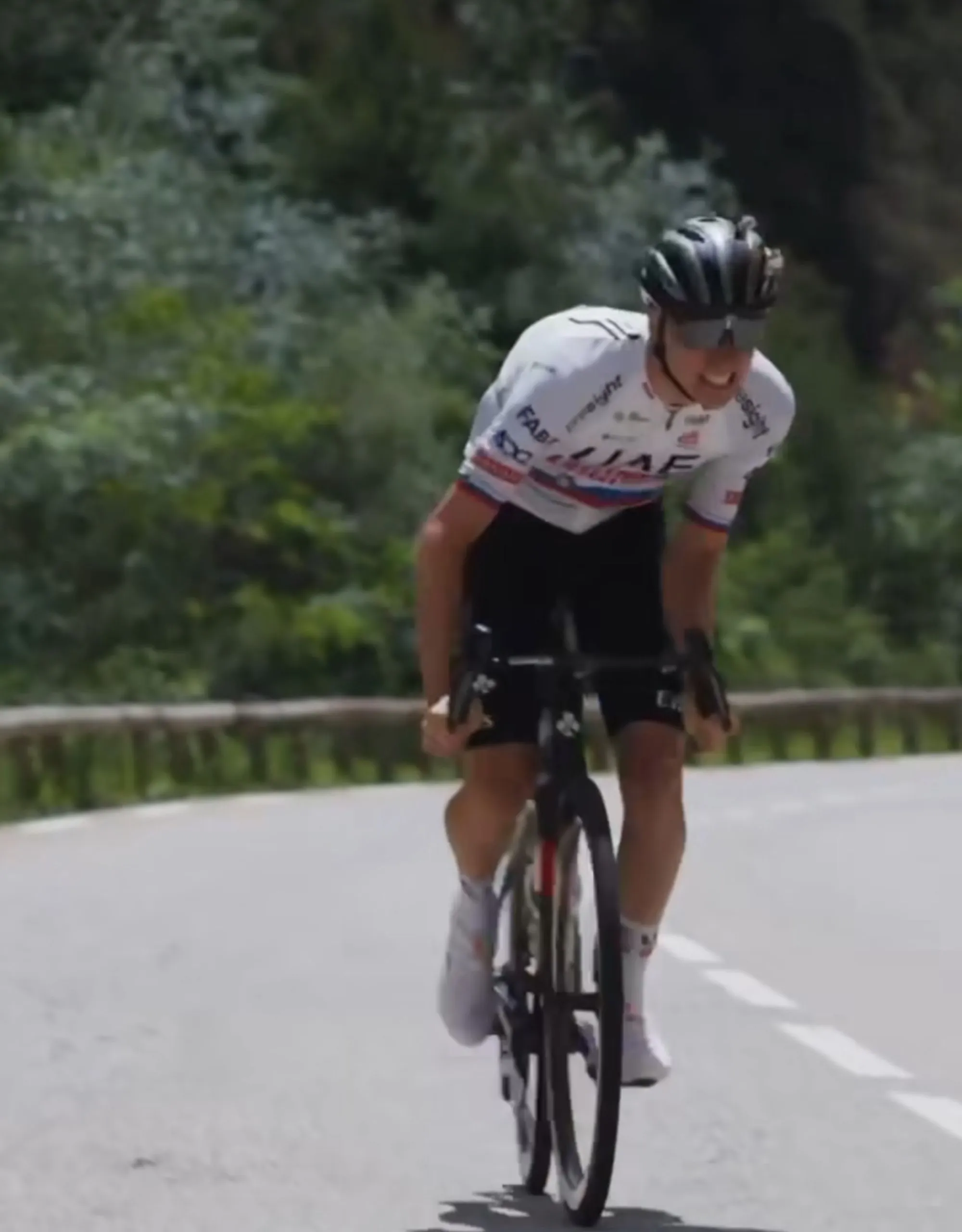 VÍDEO: Tadej Pogacar prepara a Volta a França... treinando ataques em subidas