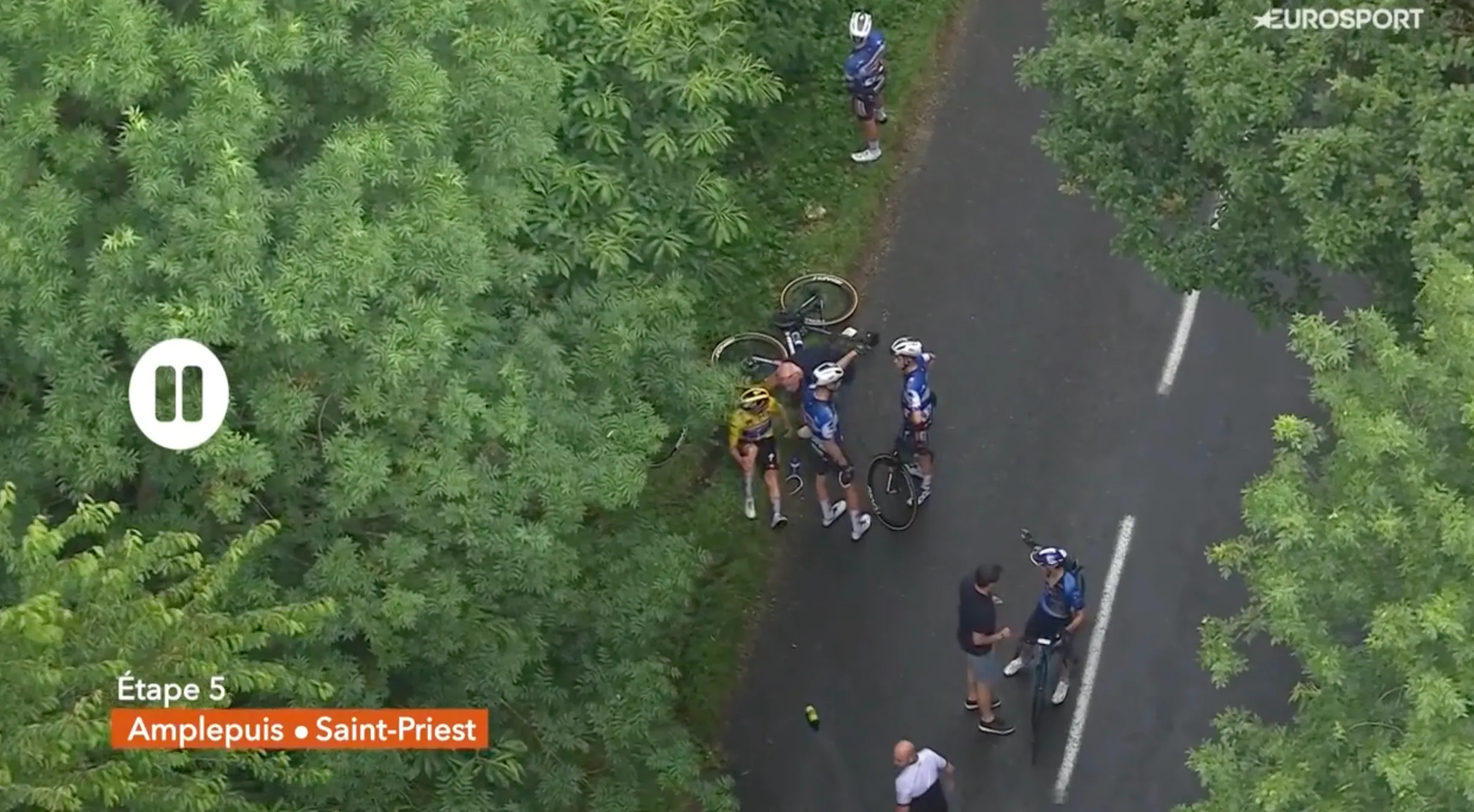 VIDEO: Neutralized stage in the Critérium du Dauphiné after a brutal crash involving Evenepoel, Ayuso and Roglic!